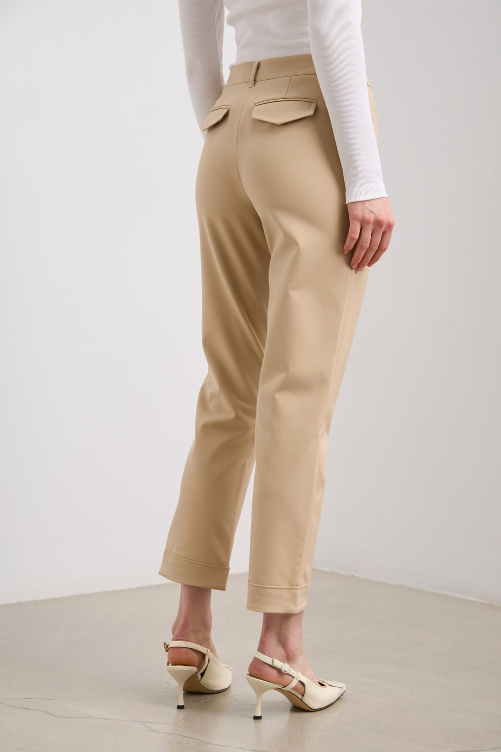 Pantalon Vogue écourté avec poches à rabats