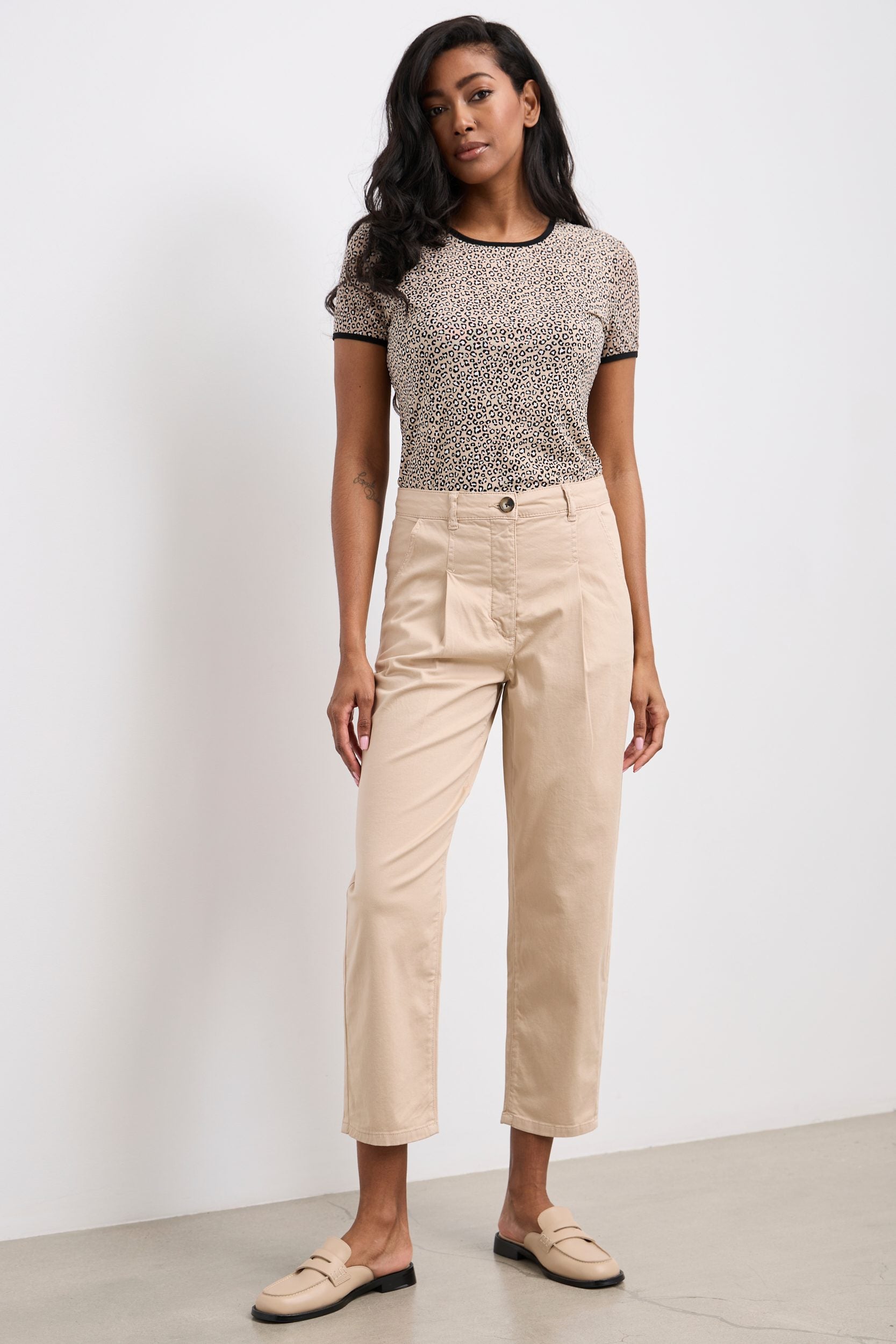 Casual cropped pant with pleat