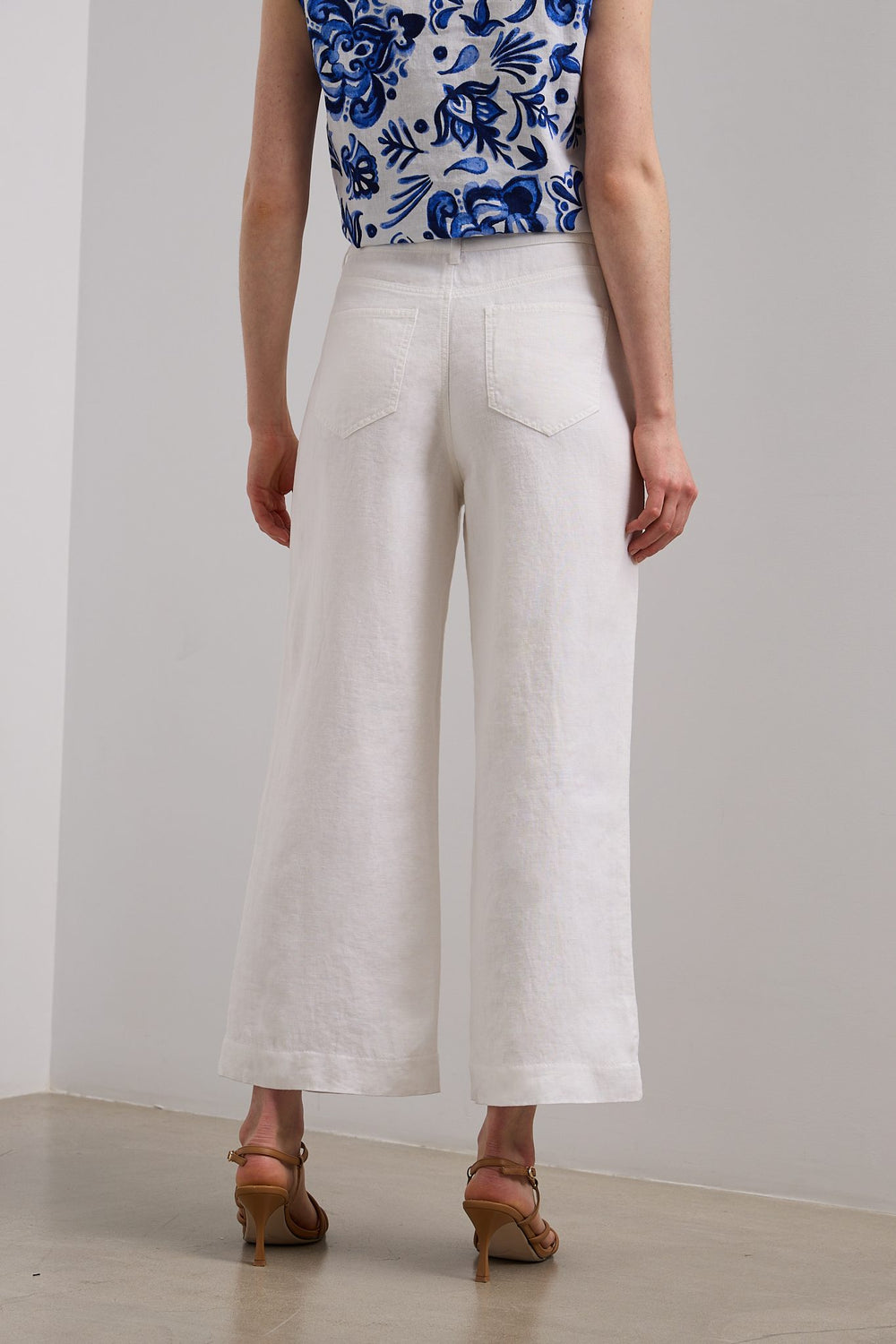 Pantalon en lin écourté jambe large à taille haute