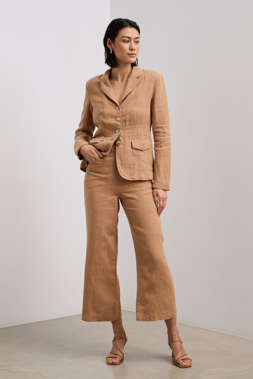 Pantalon en lin écourté jambe large à taille haute