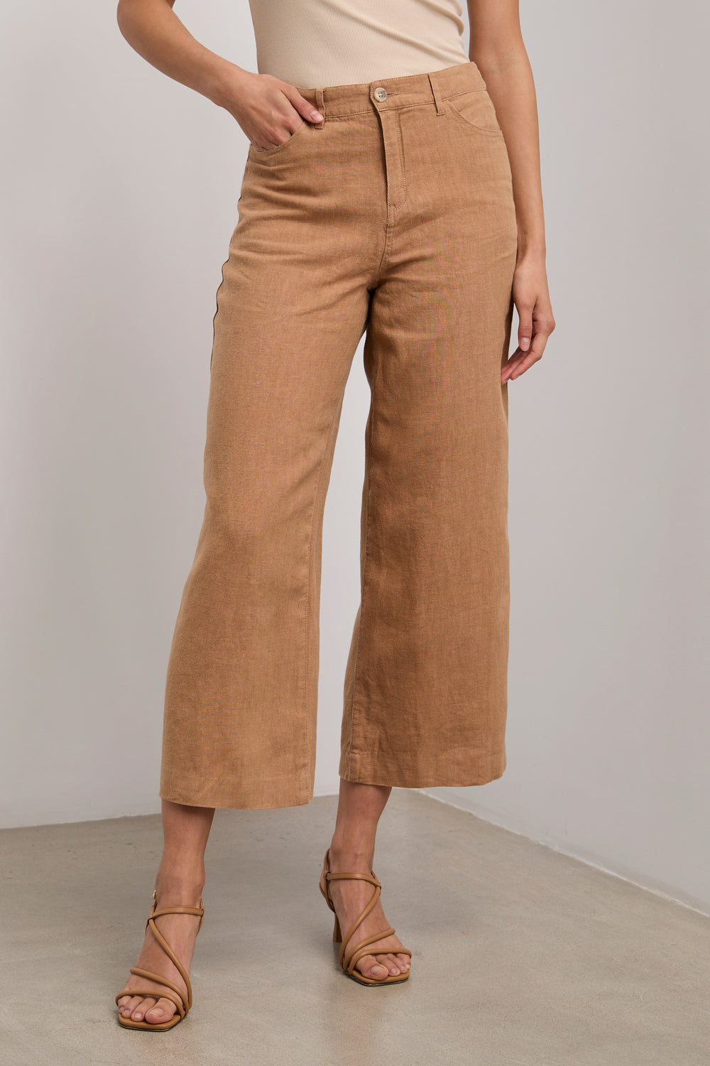 Pantalon en lin écourté jambe large à taille haute