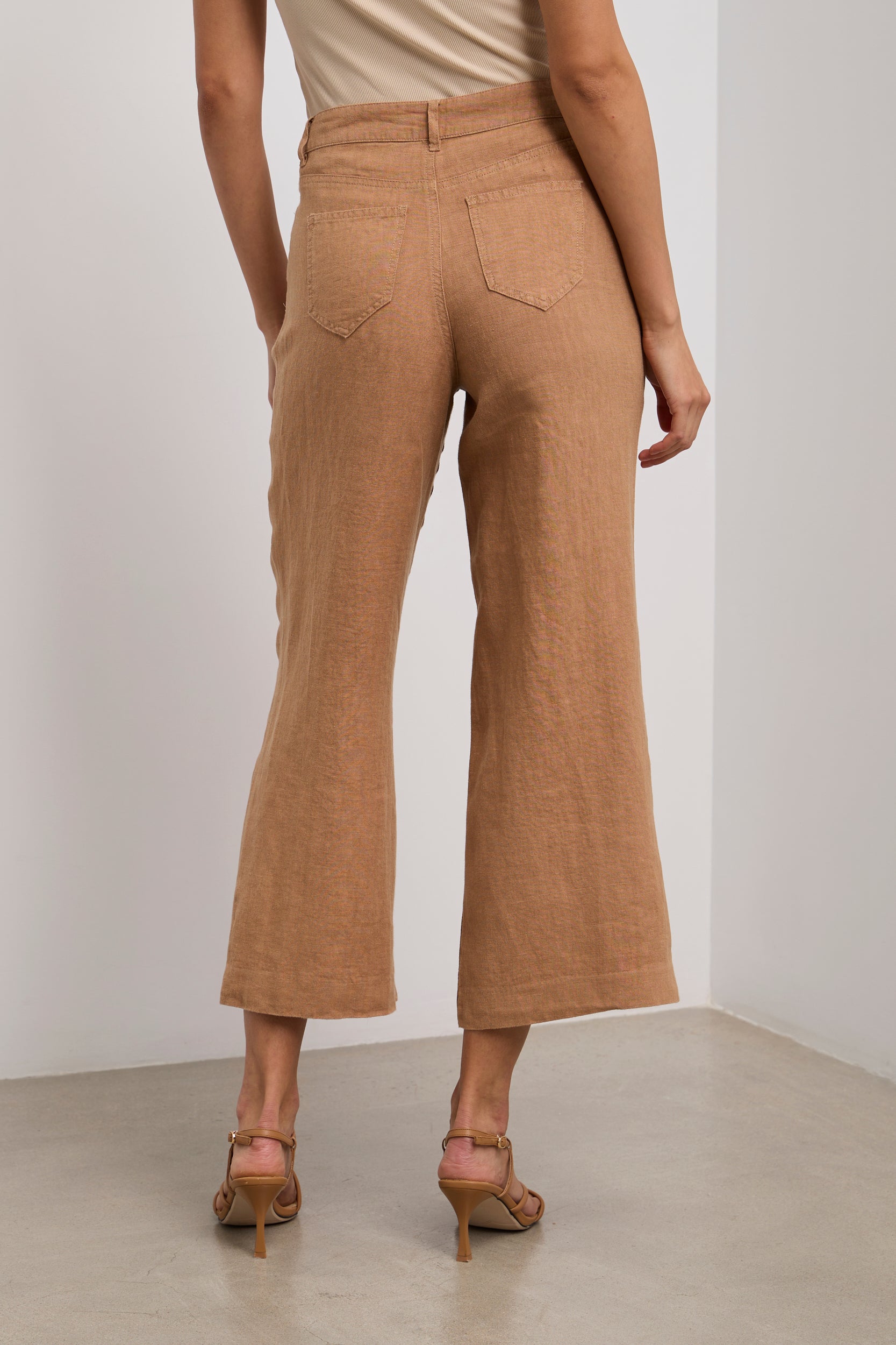 Pantalon en lin écourté jambe large à taille haute