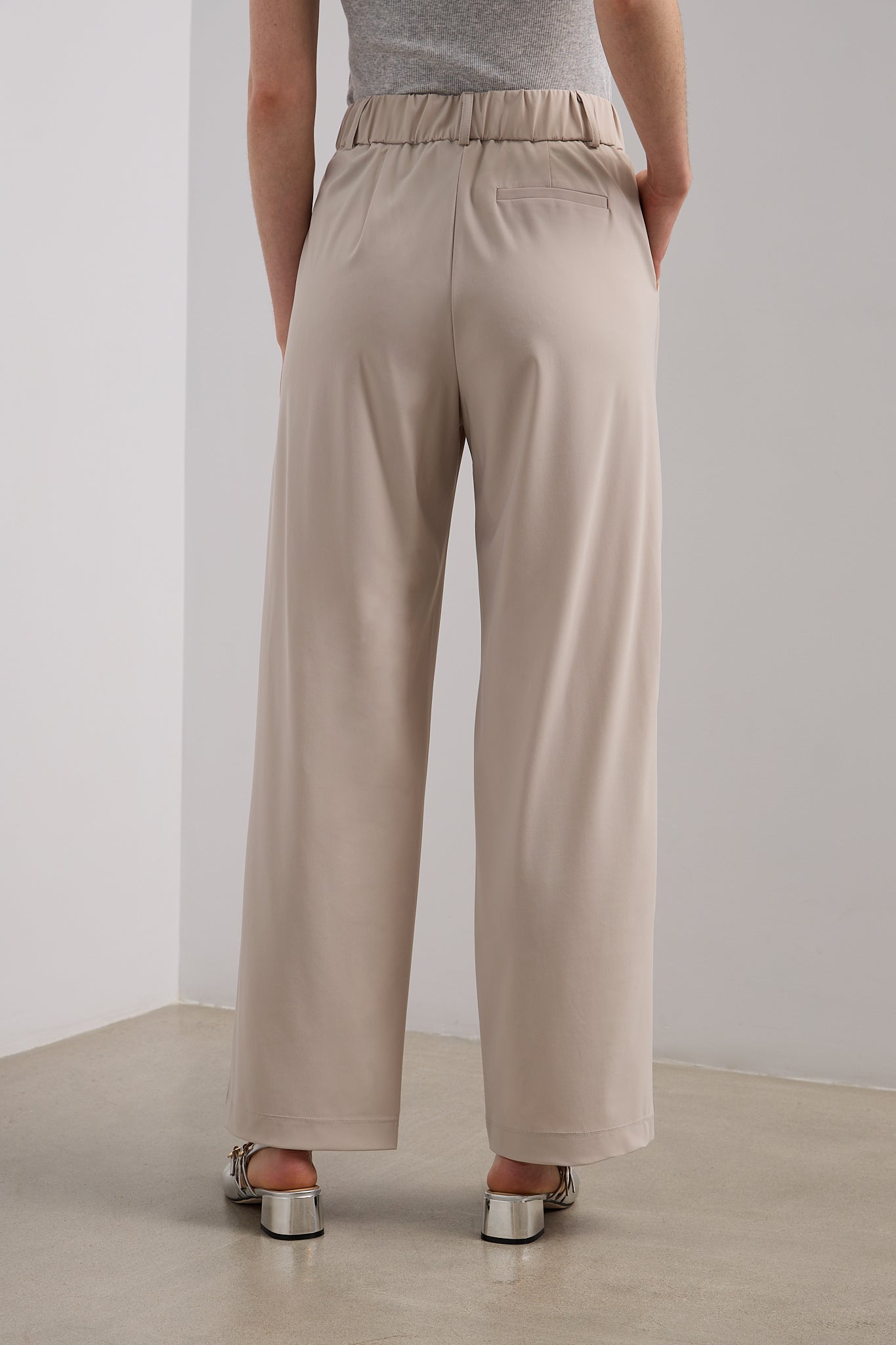 Pantalon Sport Chic à plis devant