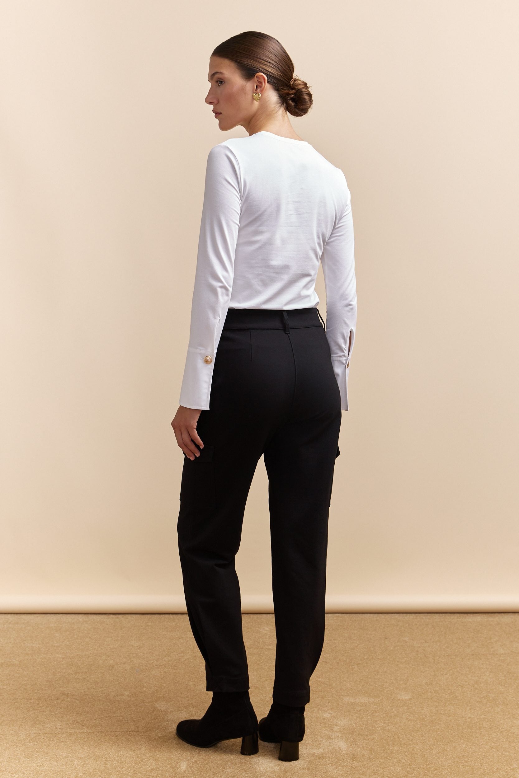 Pantalon avec des poches sur les côtés best sale