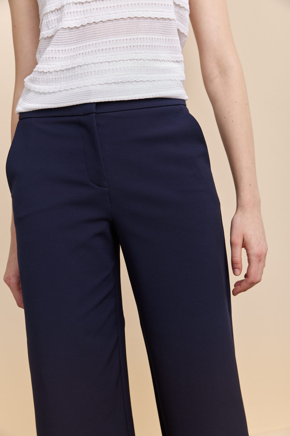 Pantalon écourté jambe large à taille haute