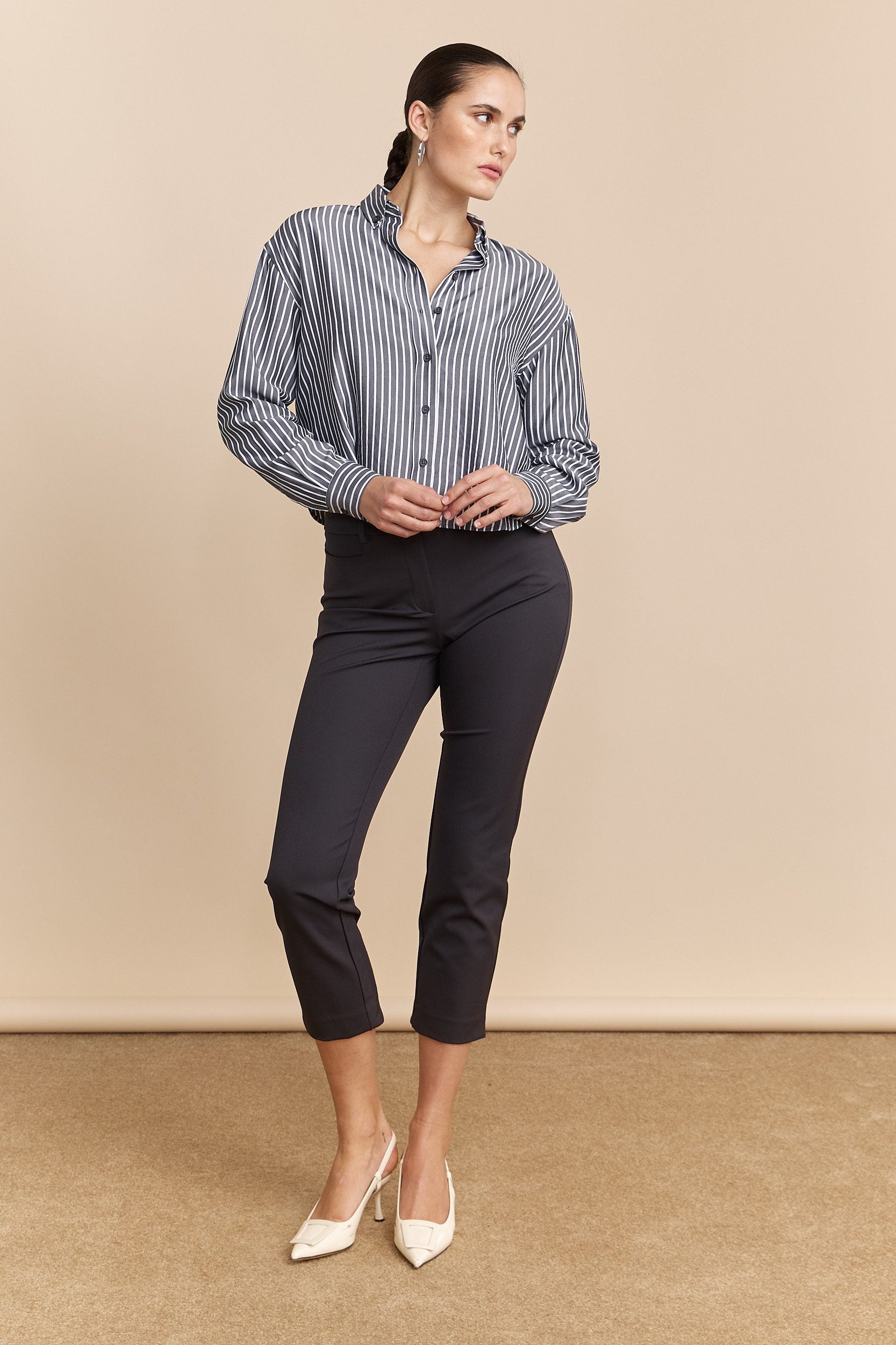 Pantalon avec fente arrière