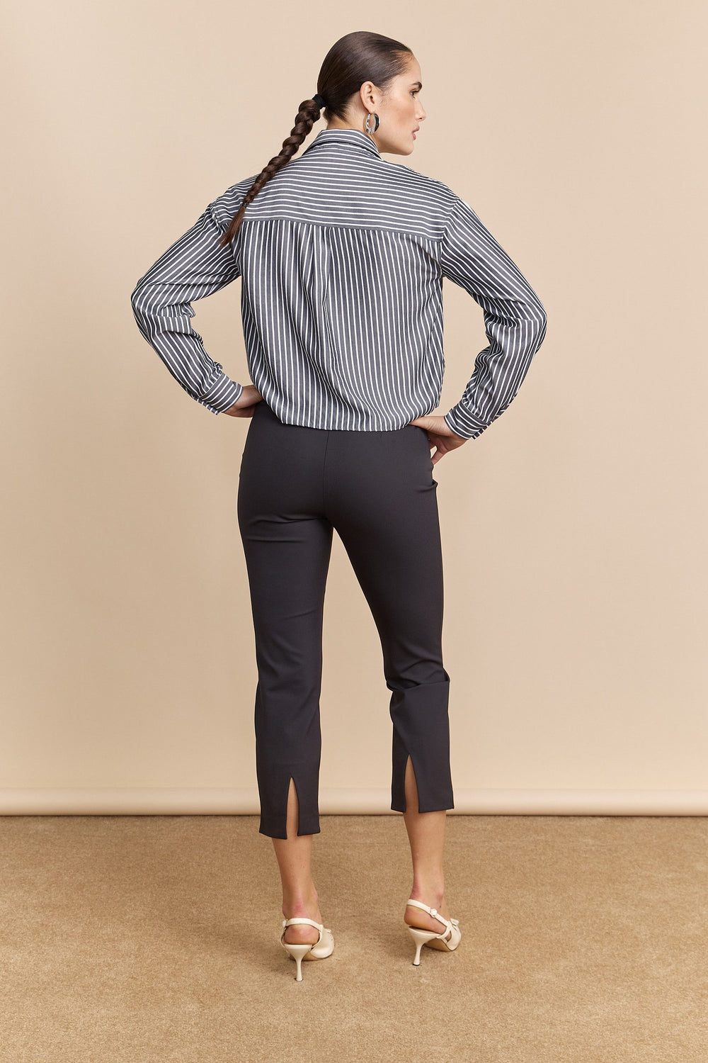 Pantalon avec fente arrière
