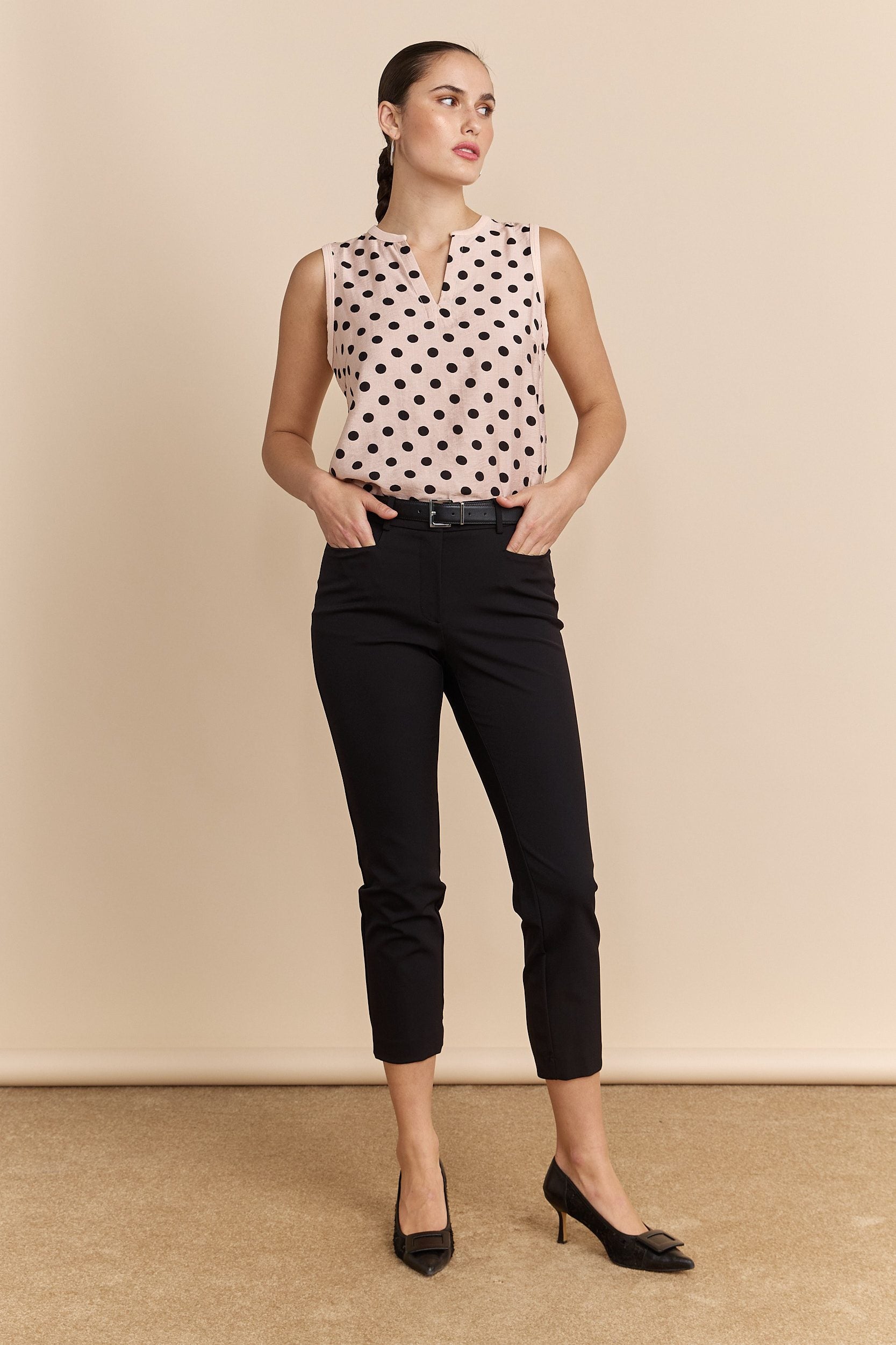 Pantalon avec fente arrière