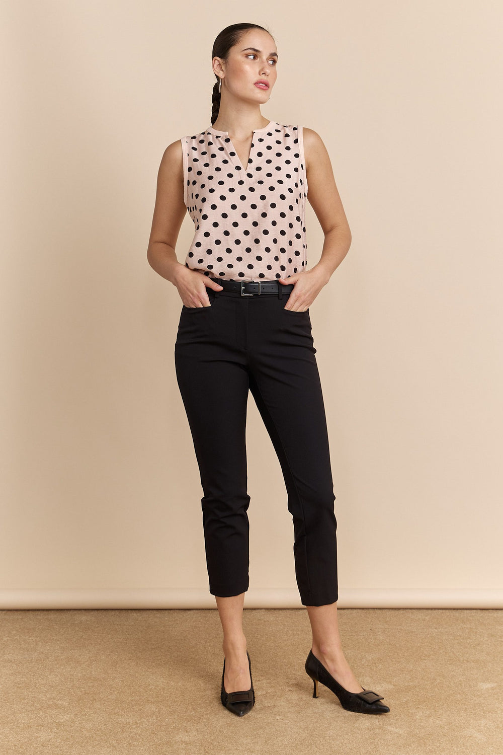 Pantalon avec fente arrière