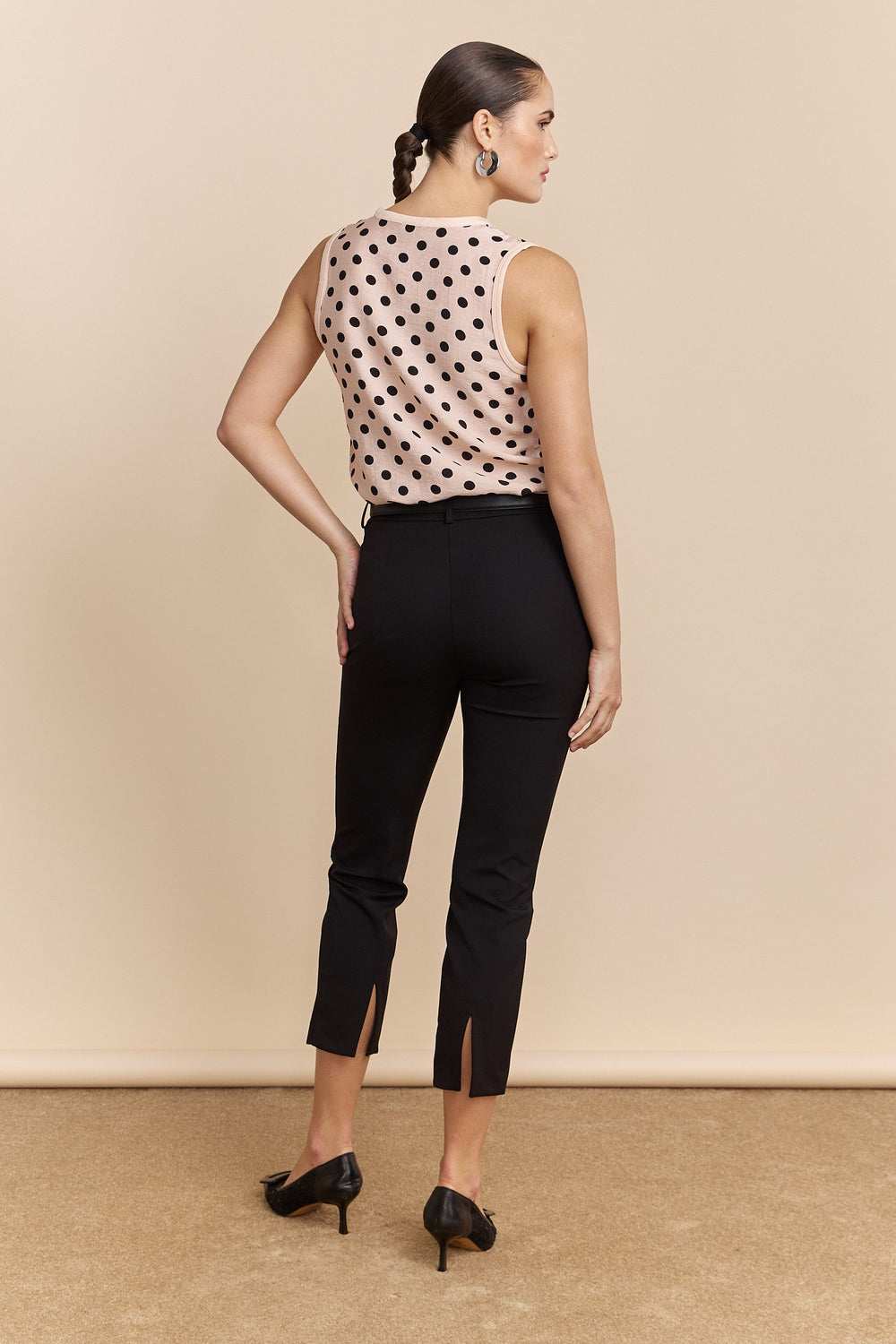 Pantalon avec fente arrière