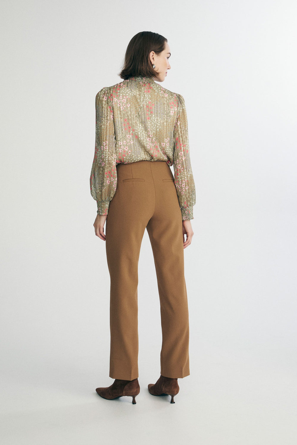 Pantalon avec attaches sur les côtés