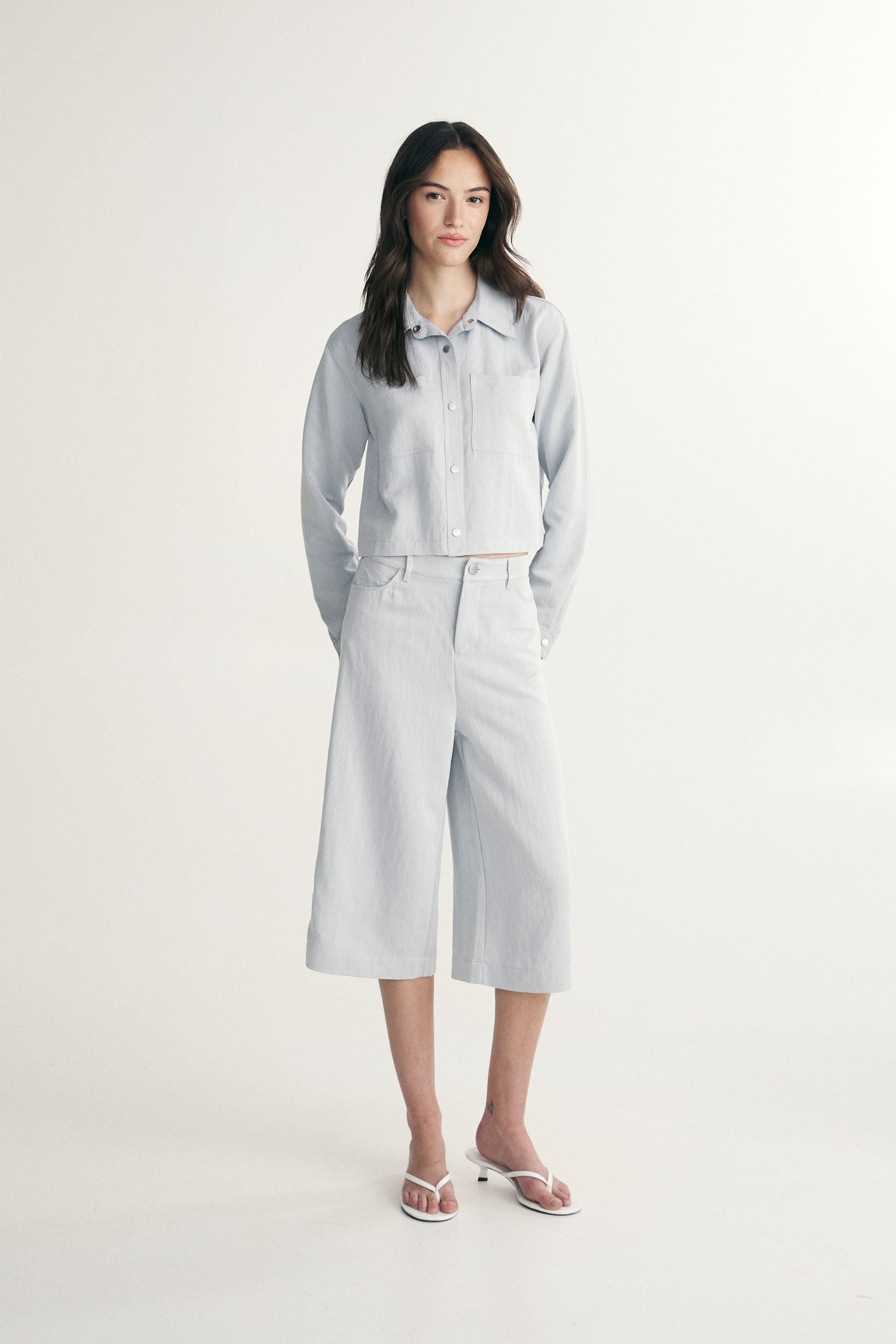 Pantalon écourté jambe large à taille haute