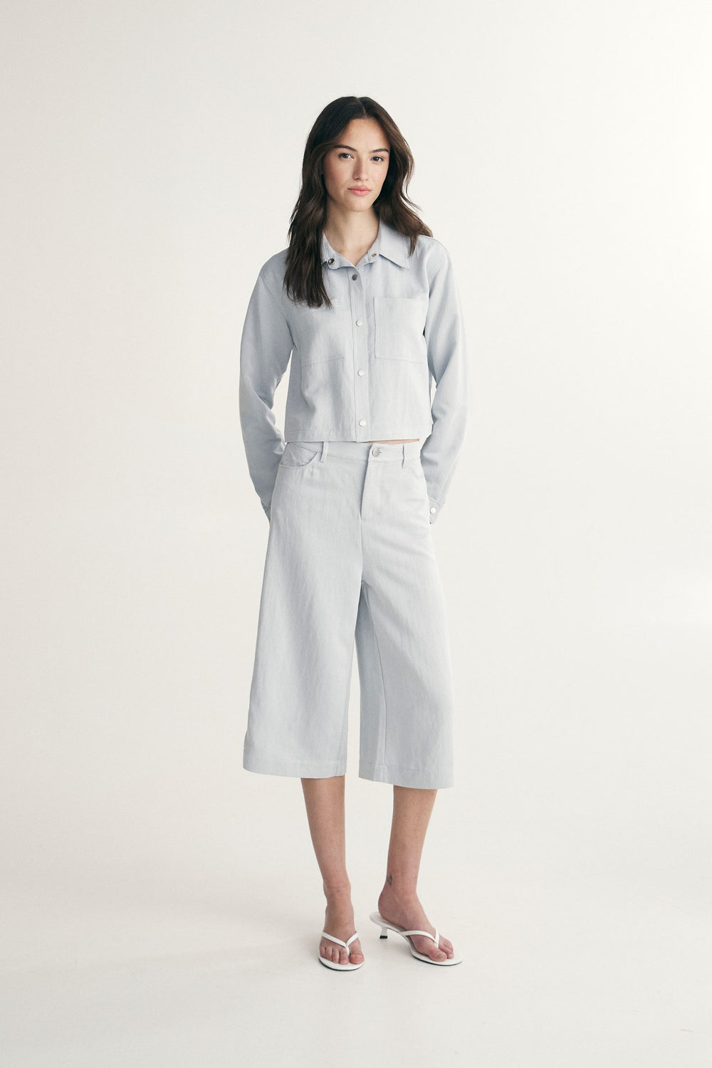 Pantalon écourté jambe large à taille haute