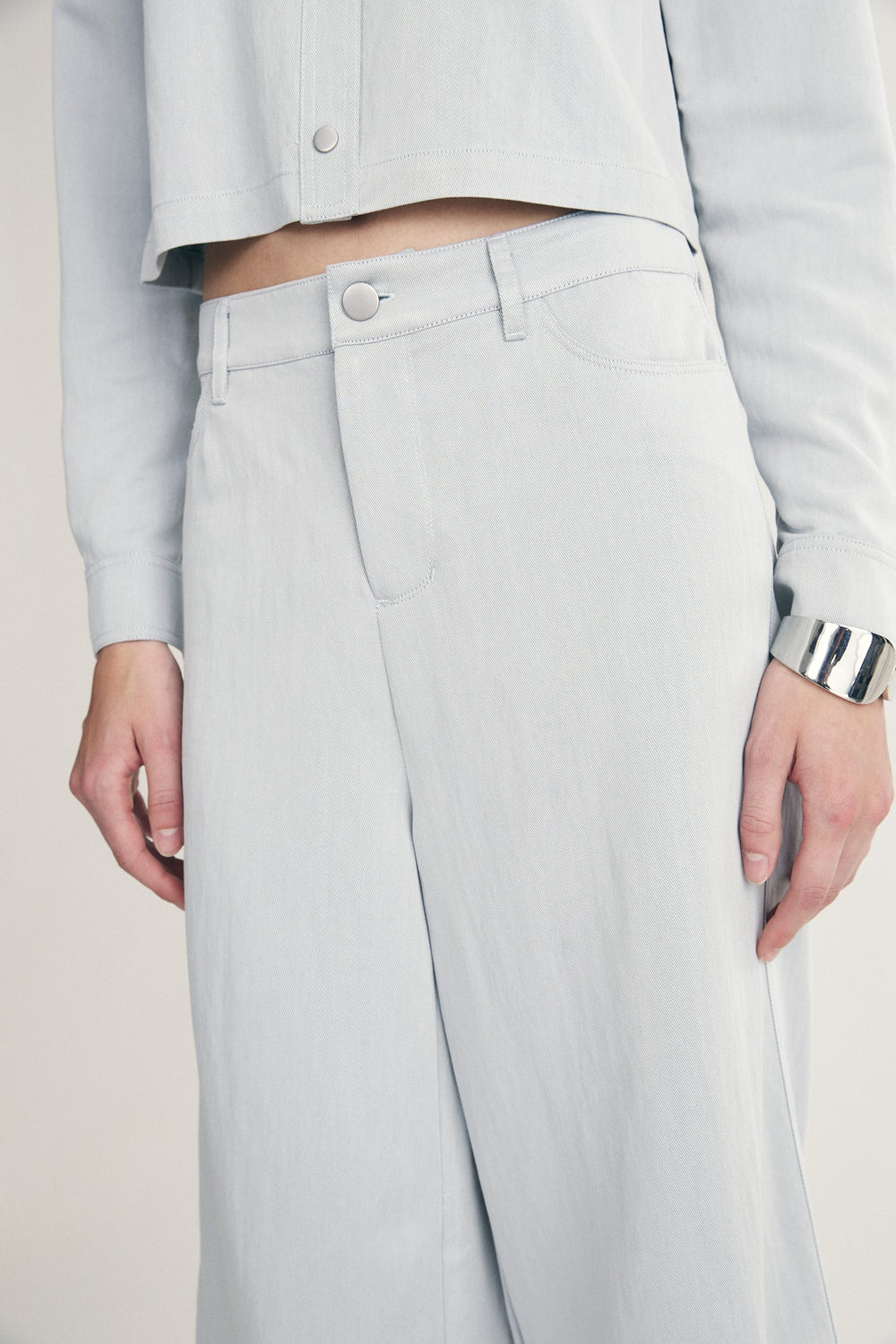 Pantalon écourté jambe large à taille haute