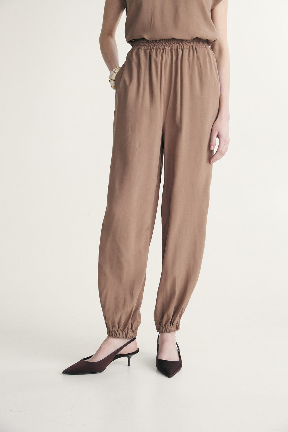 Pantalon fluide à chevilles ajustées