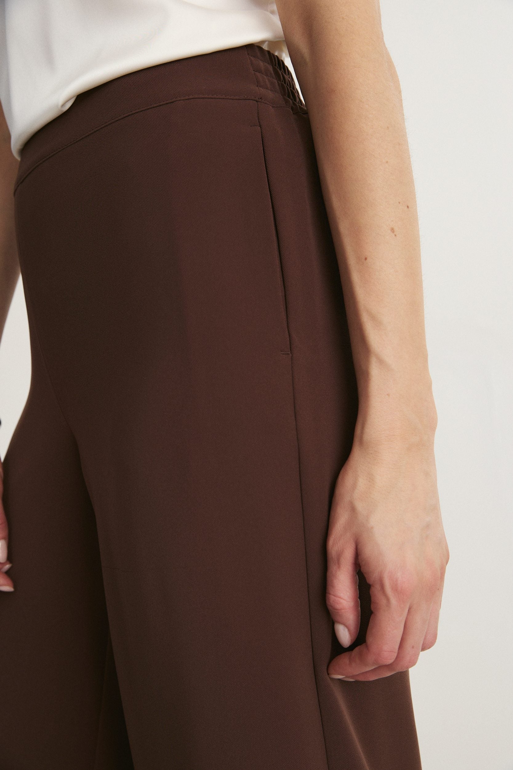 Fluid wide-leg pants