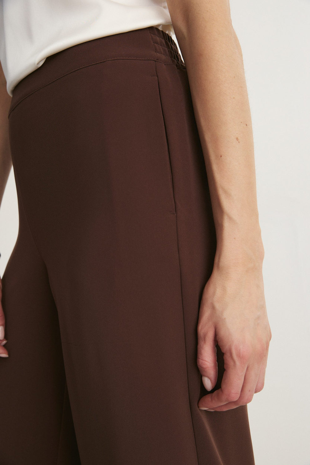 Fluid wide-leg pants