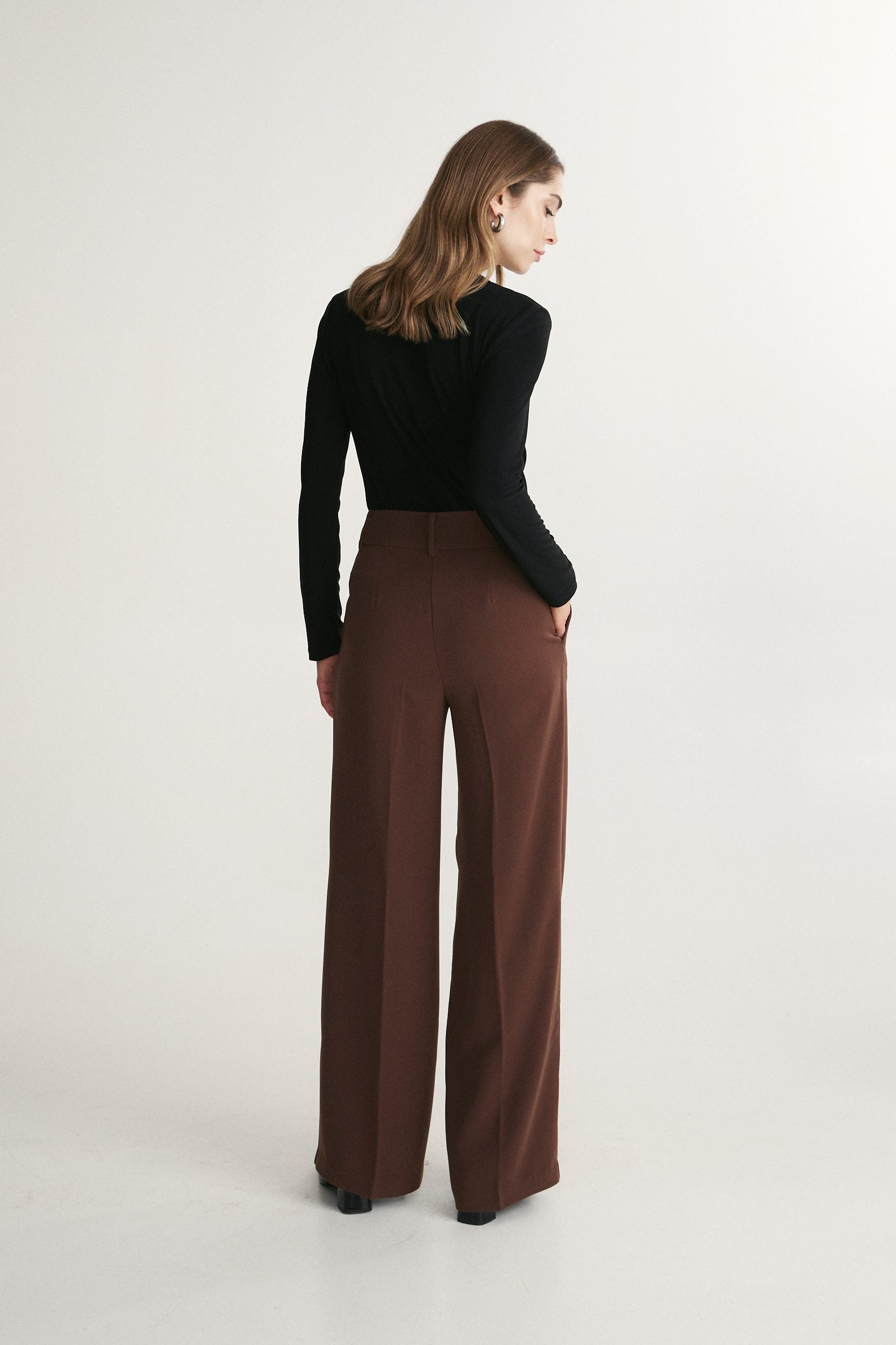 Pleated fluid wide-leg pants