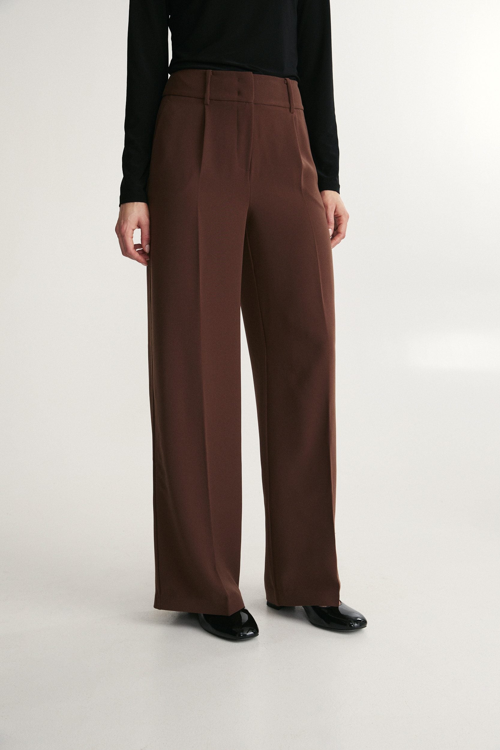 Pleated fluid wide-leg pants
