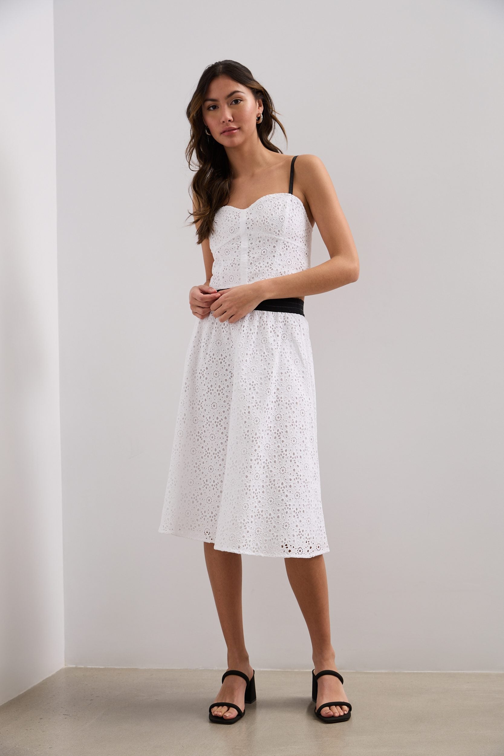 Eyelet skirt with contrast elastic waist