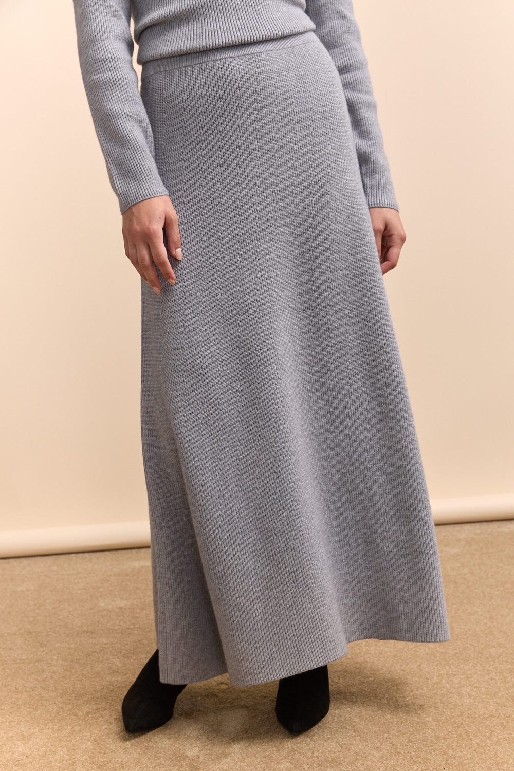 Long knit flare skirt