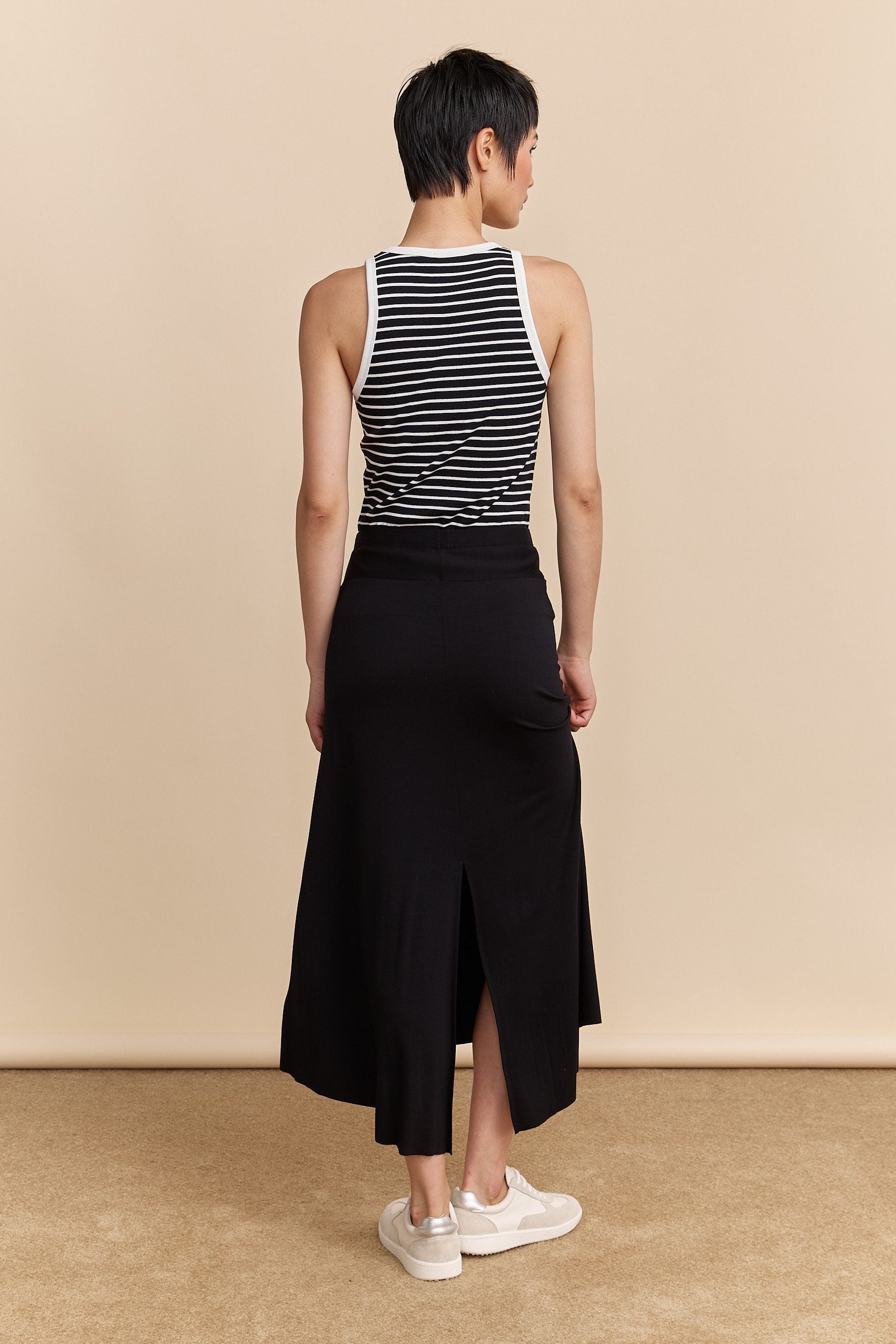 Skirt with twist detail