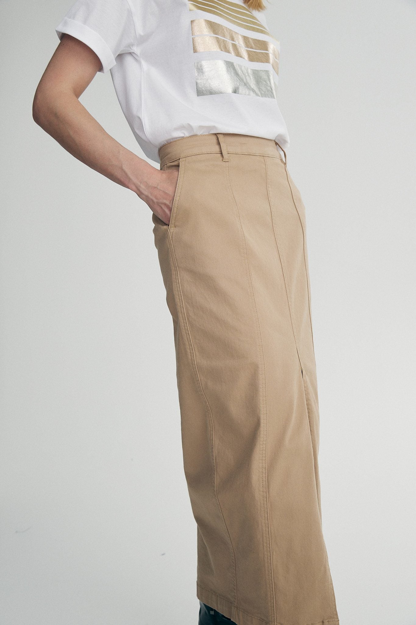 Long skirt with front slit