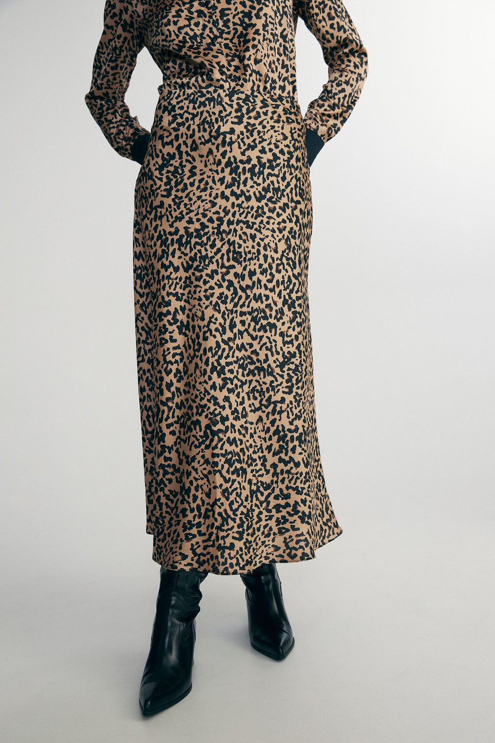 Leopard print skirt