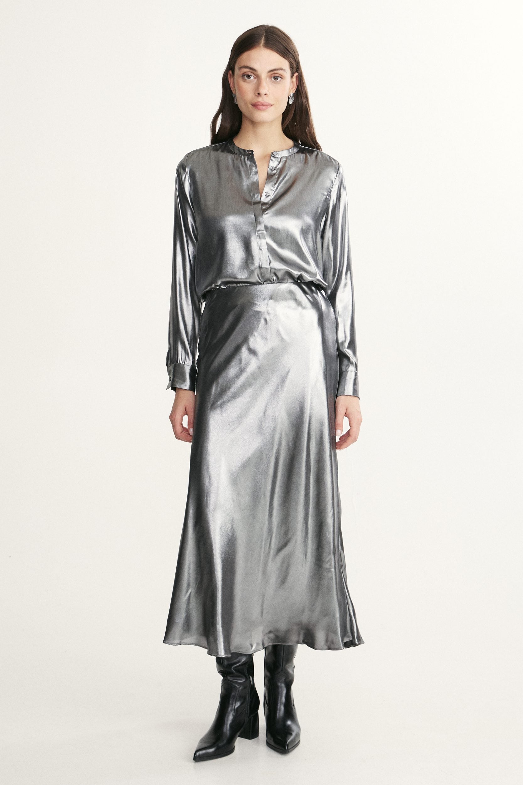 Shiny long skirt