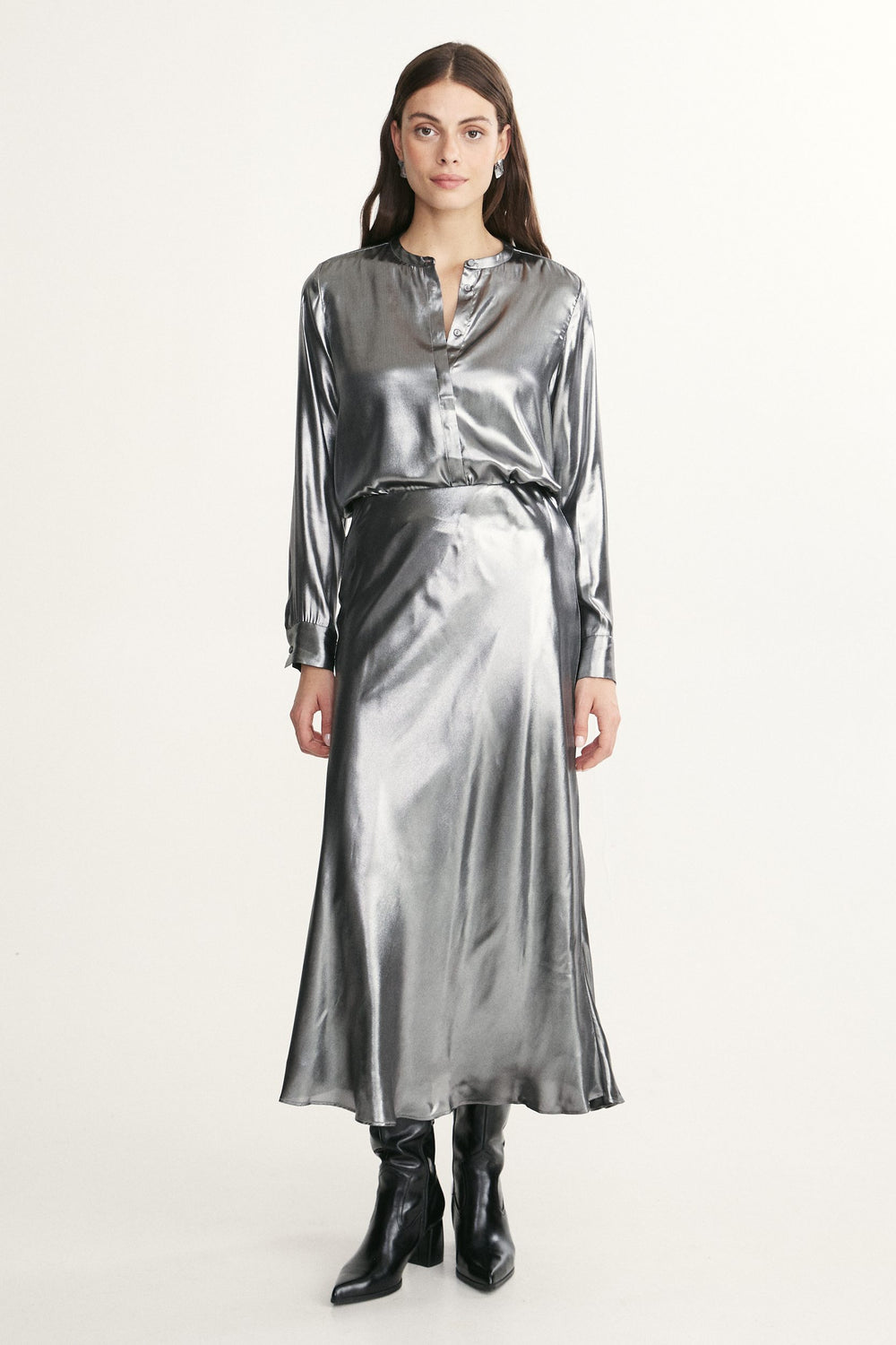 Shiny long skirt