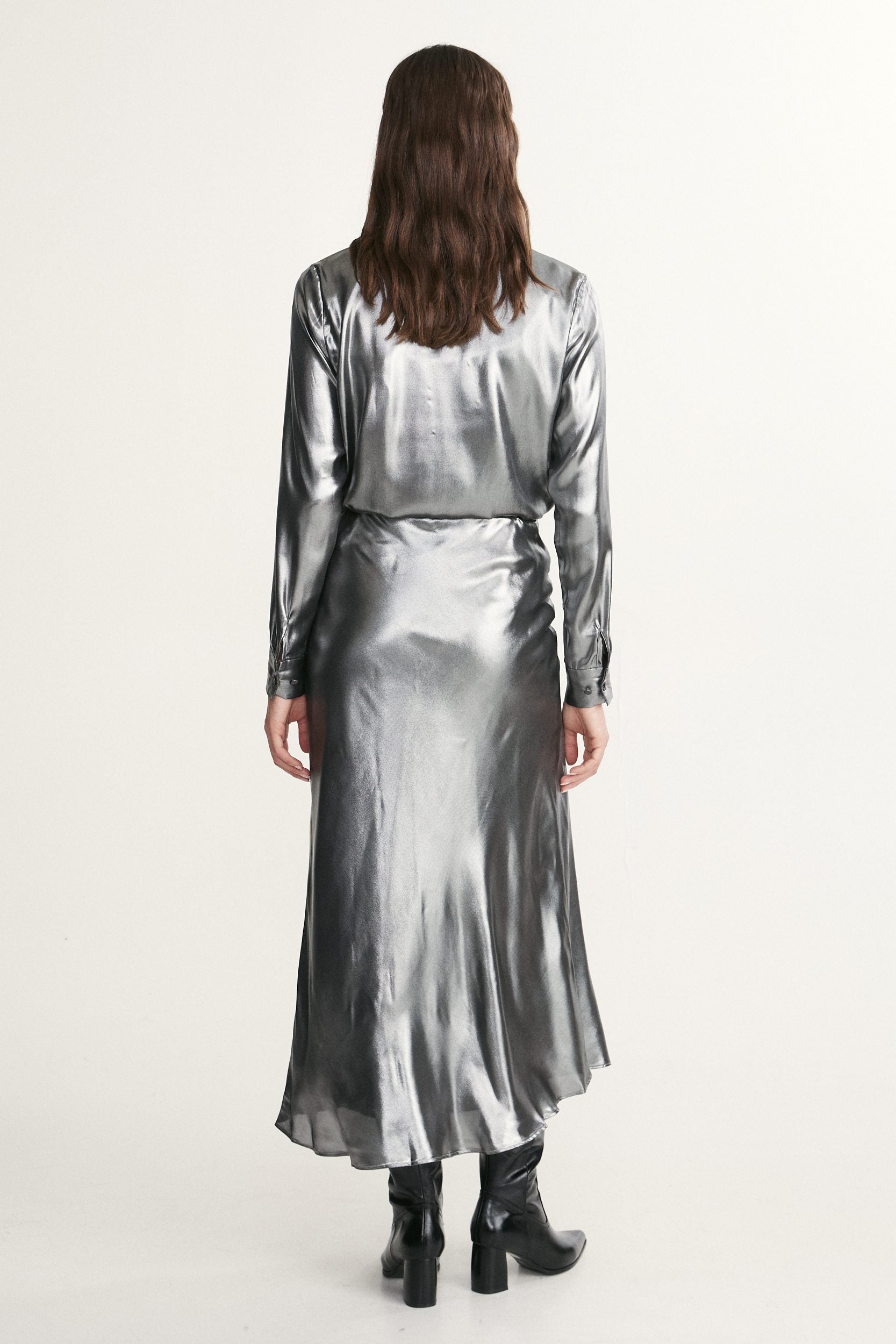 Shiny long skirt