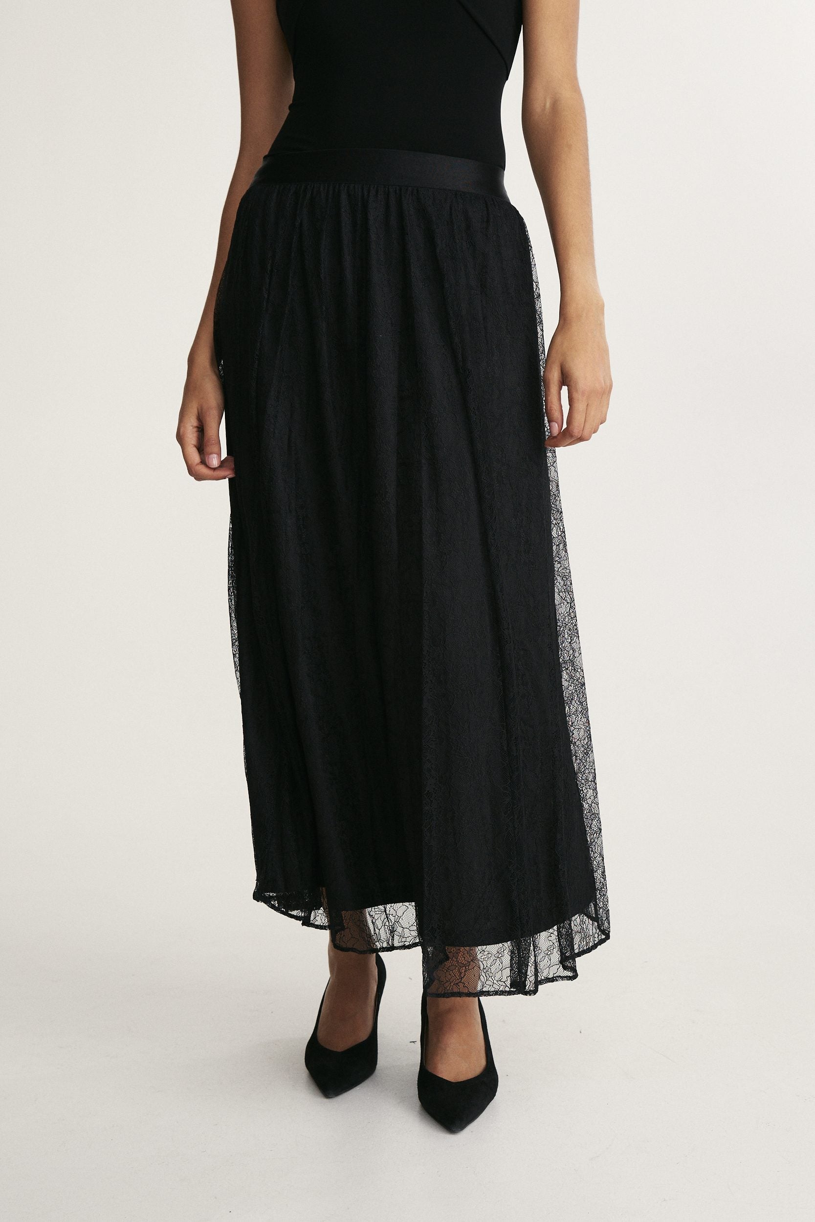 Lace skirt