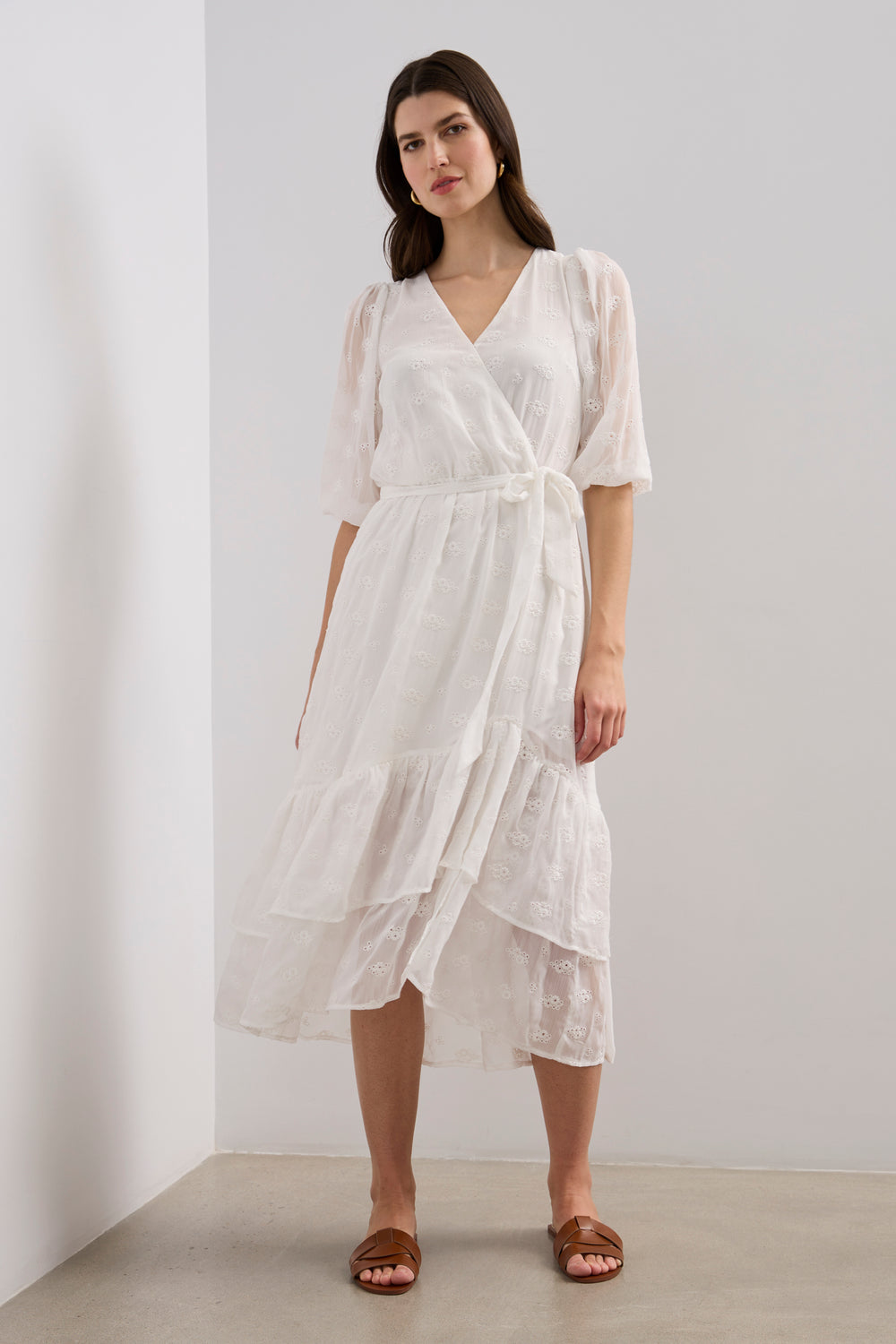 Robe brodée avec volants