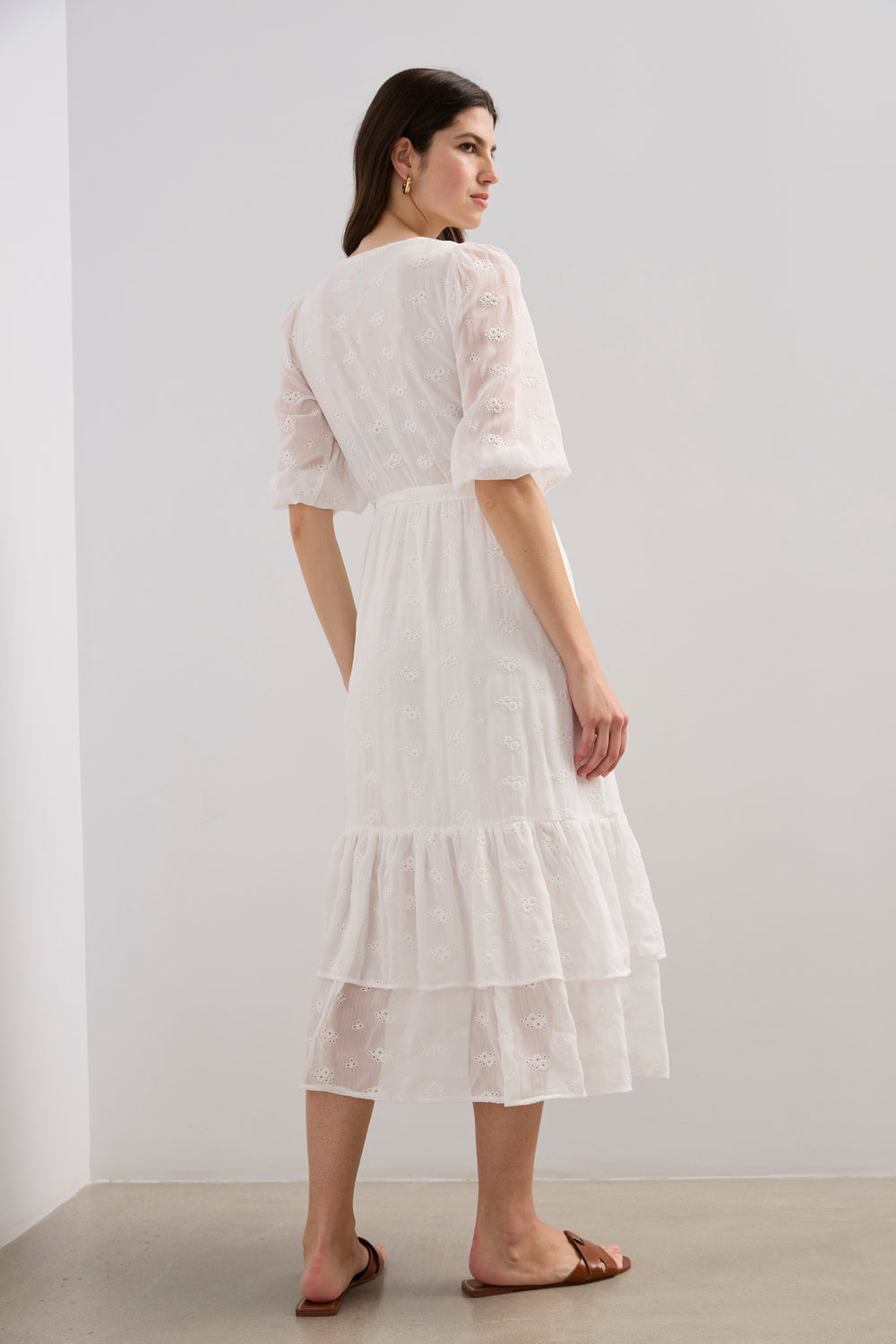 Robe brodée avec volants