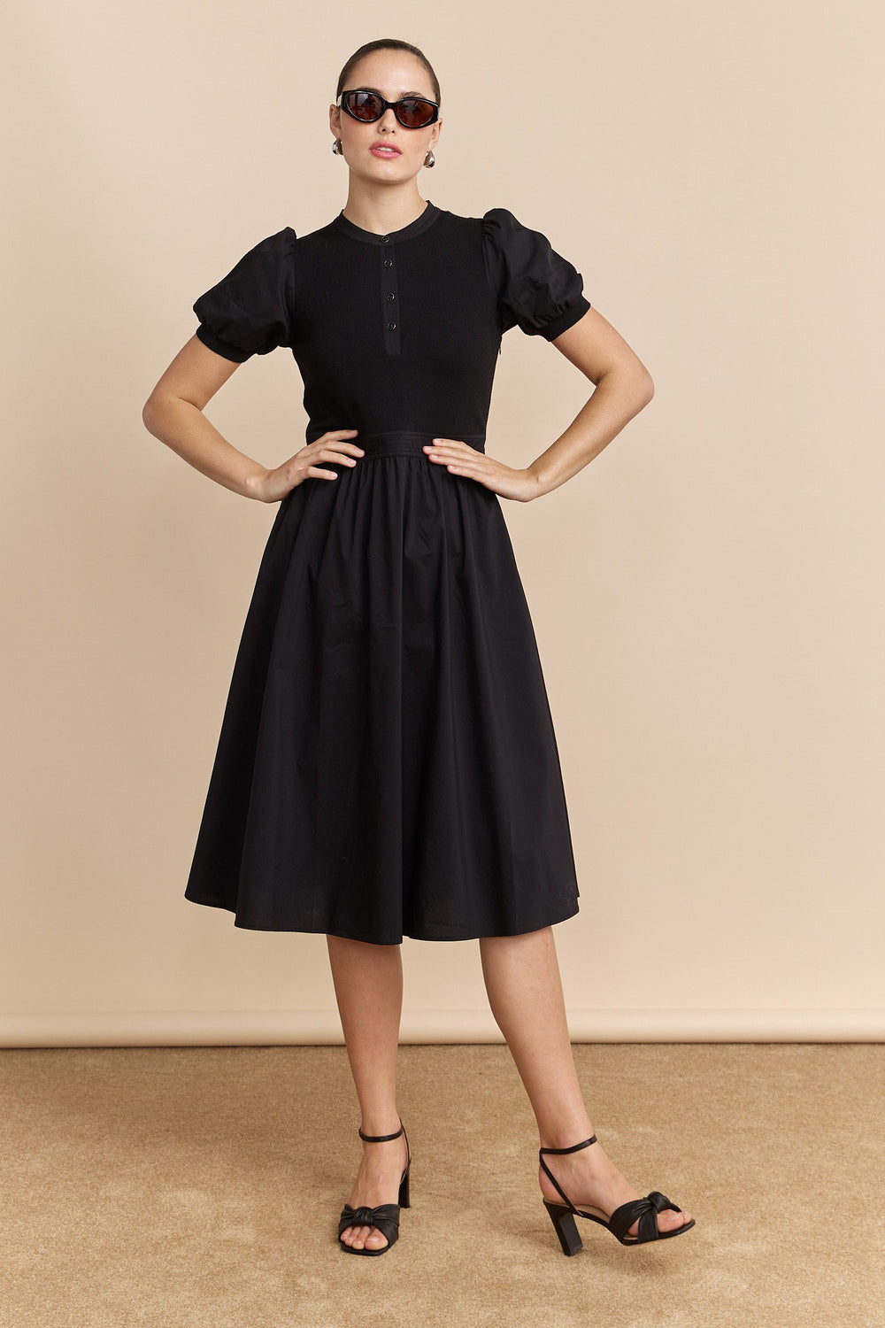 Robe évasée avec manches bouffantes