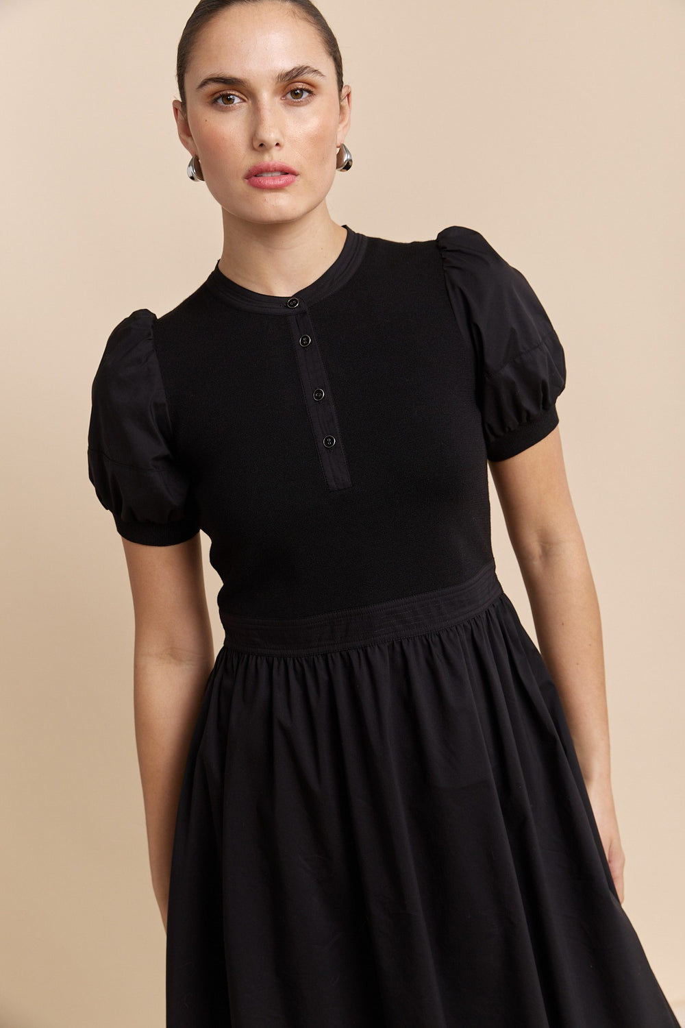 Robe évasée avec manches bouffantes