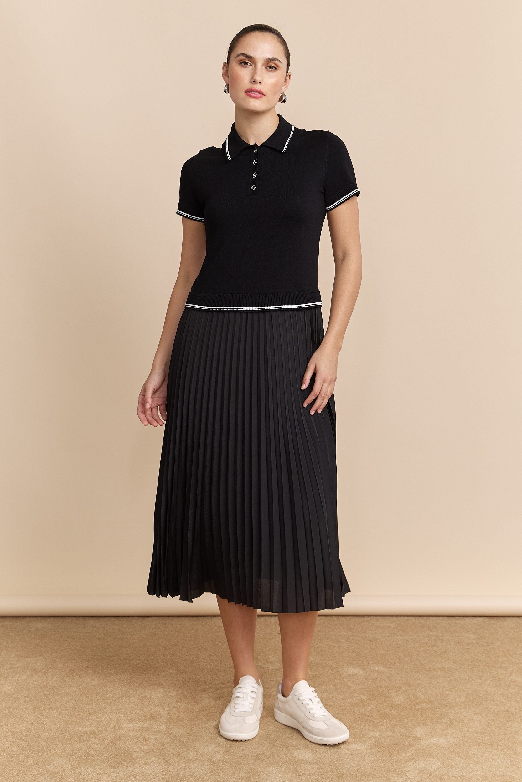 Robe en maille et tissu plissé
