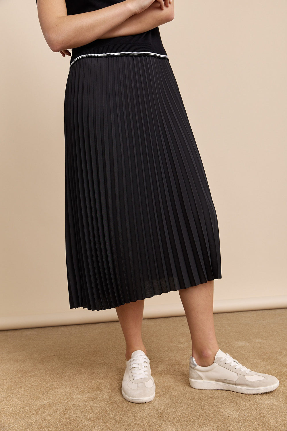 Robe en maille et tissu plissé