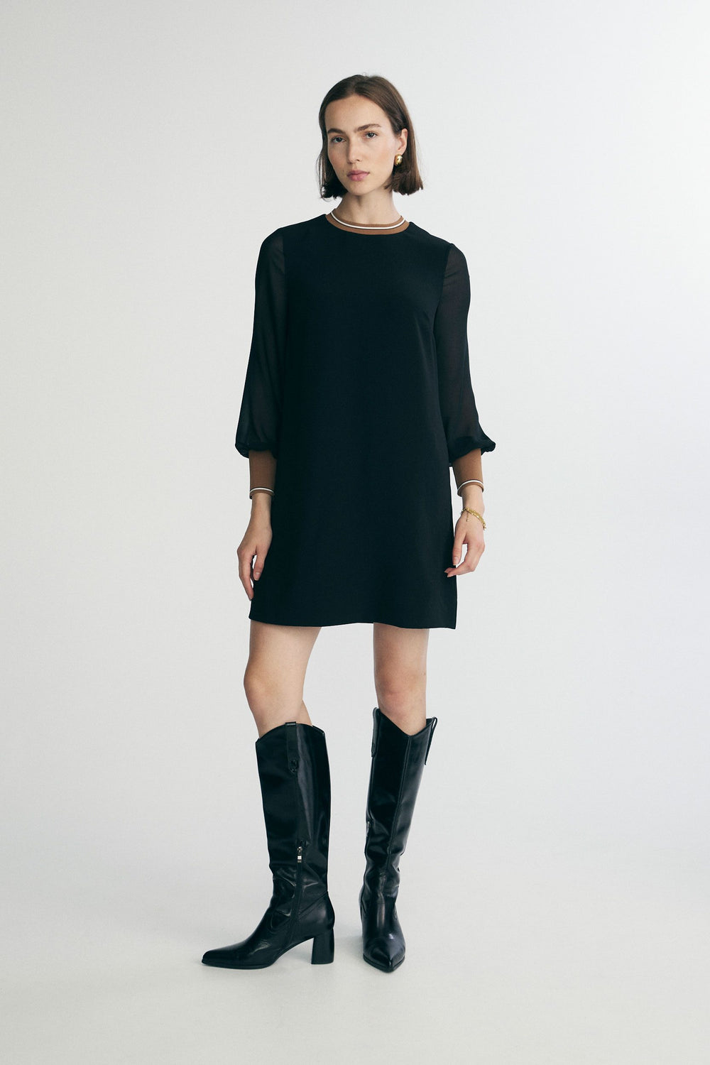 Robe droite avec manches en voile