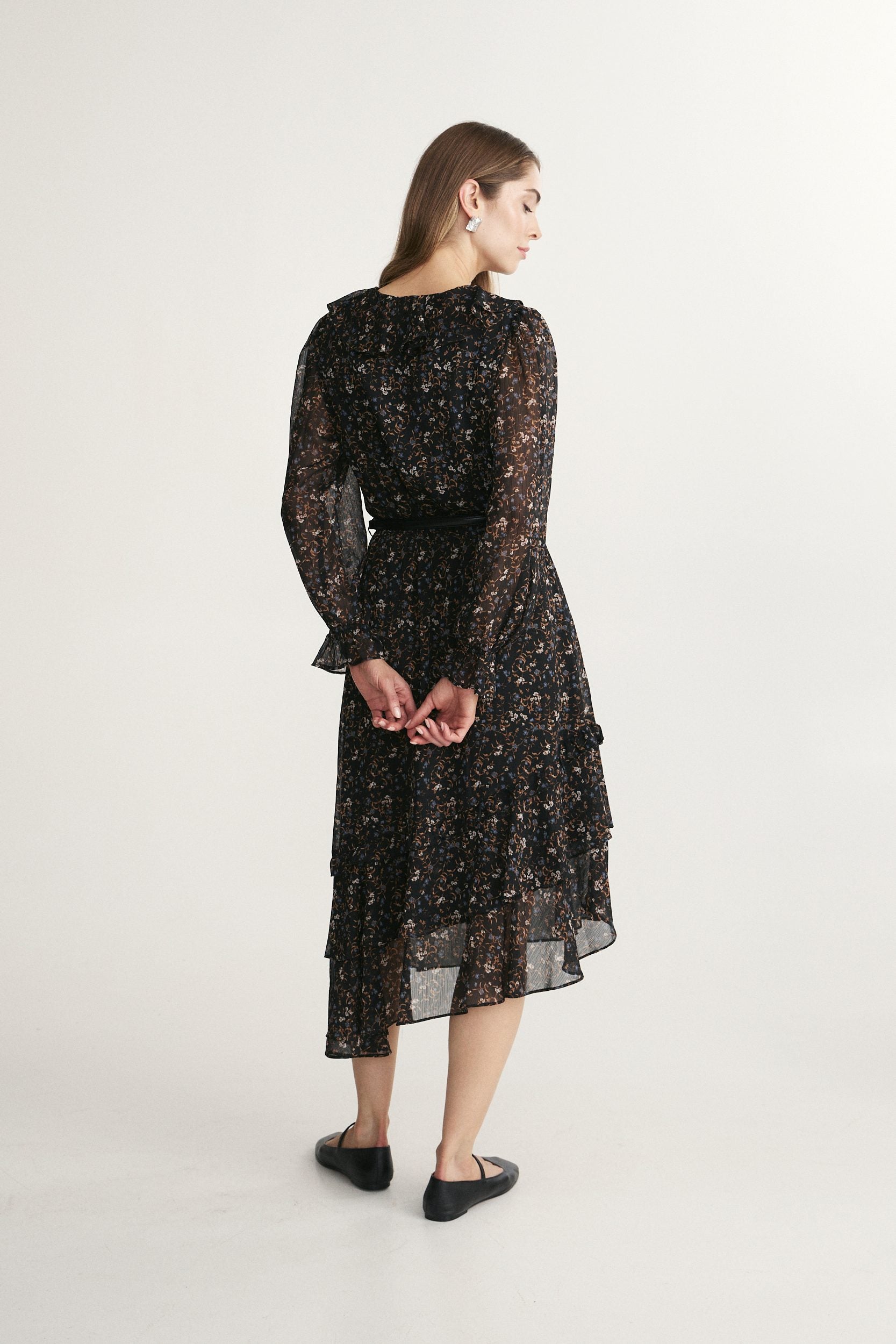 Robe fluide asymétrique imprimée à volants