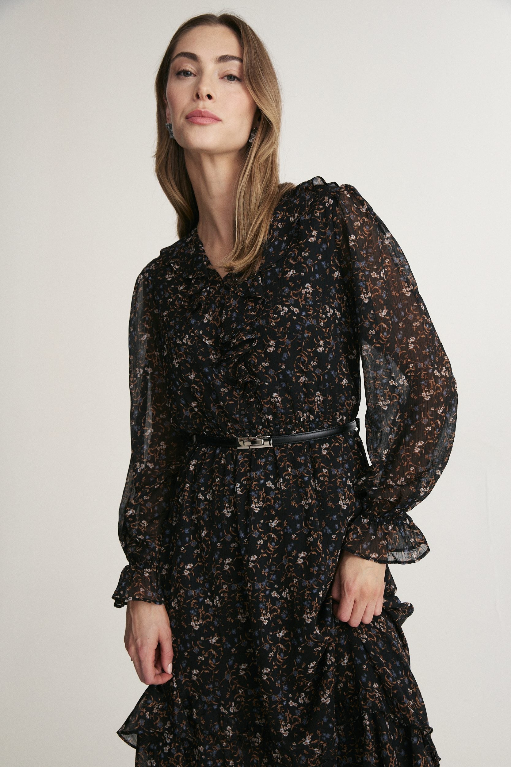 Robe fluide asymétrique imprimée à volants