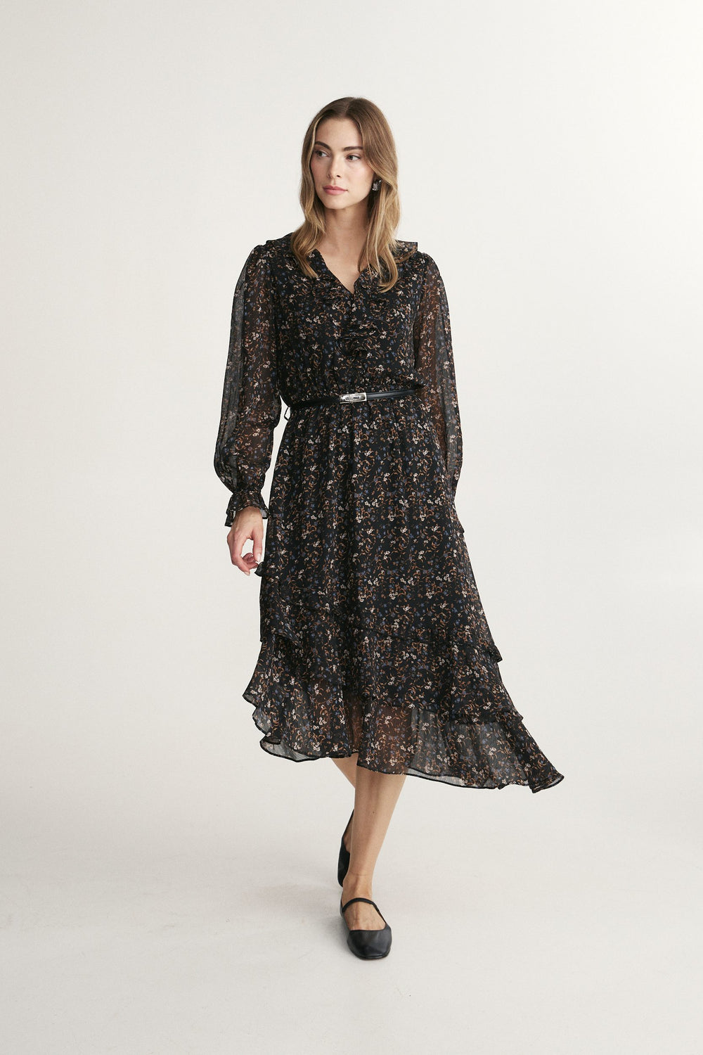 Robe fluide asymétrique imprimée à volants