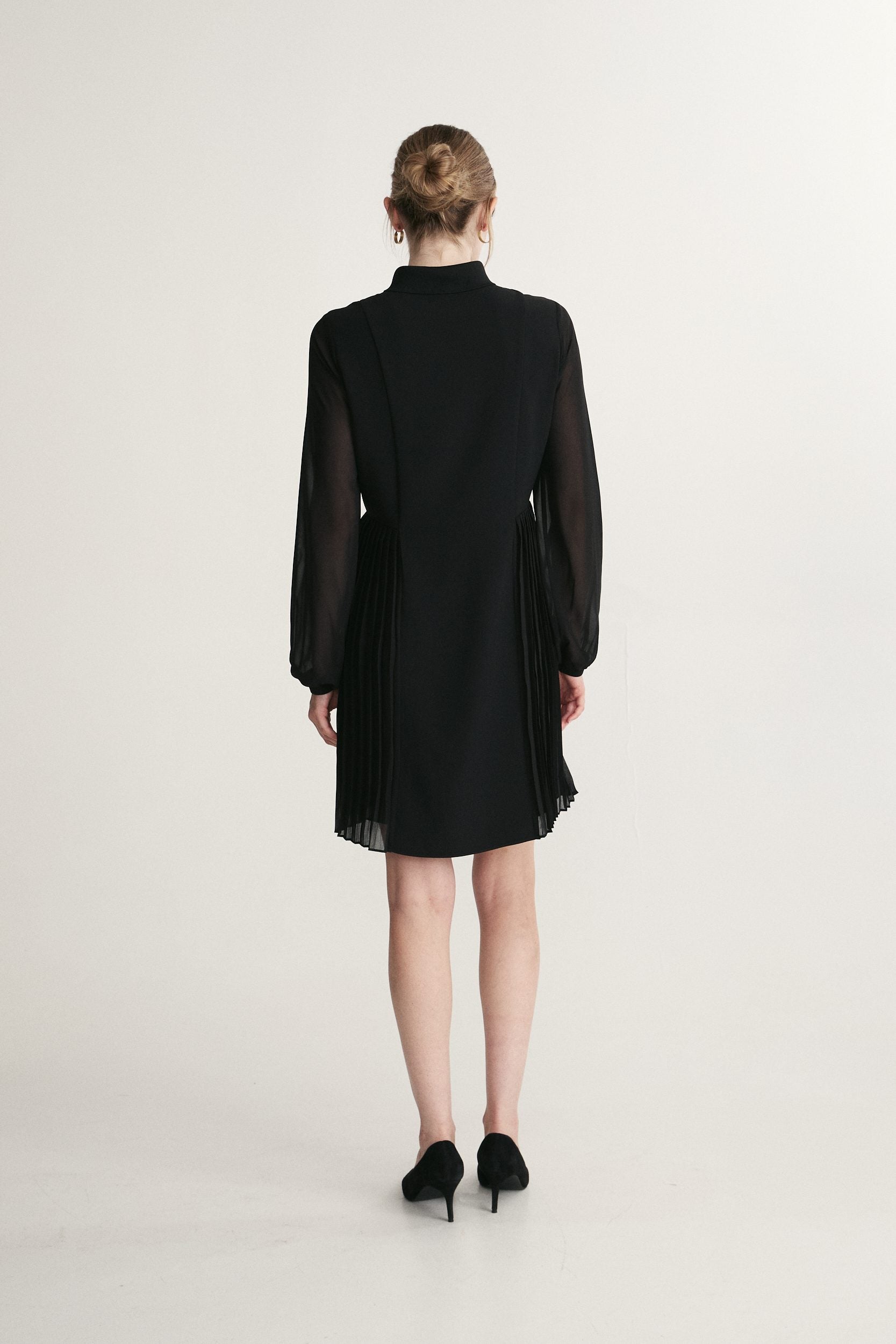 Robe droite à plis