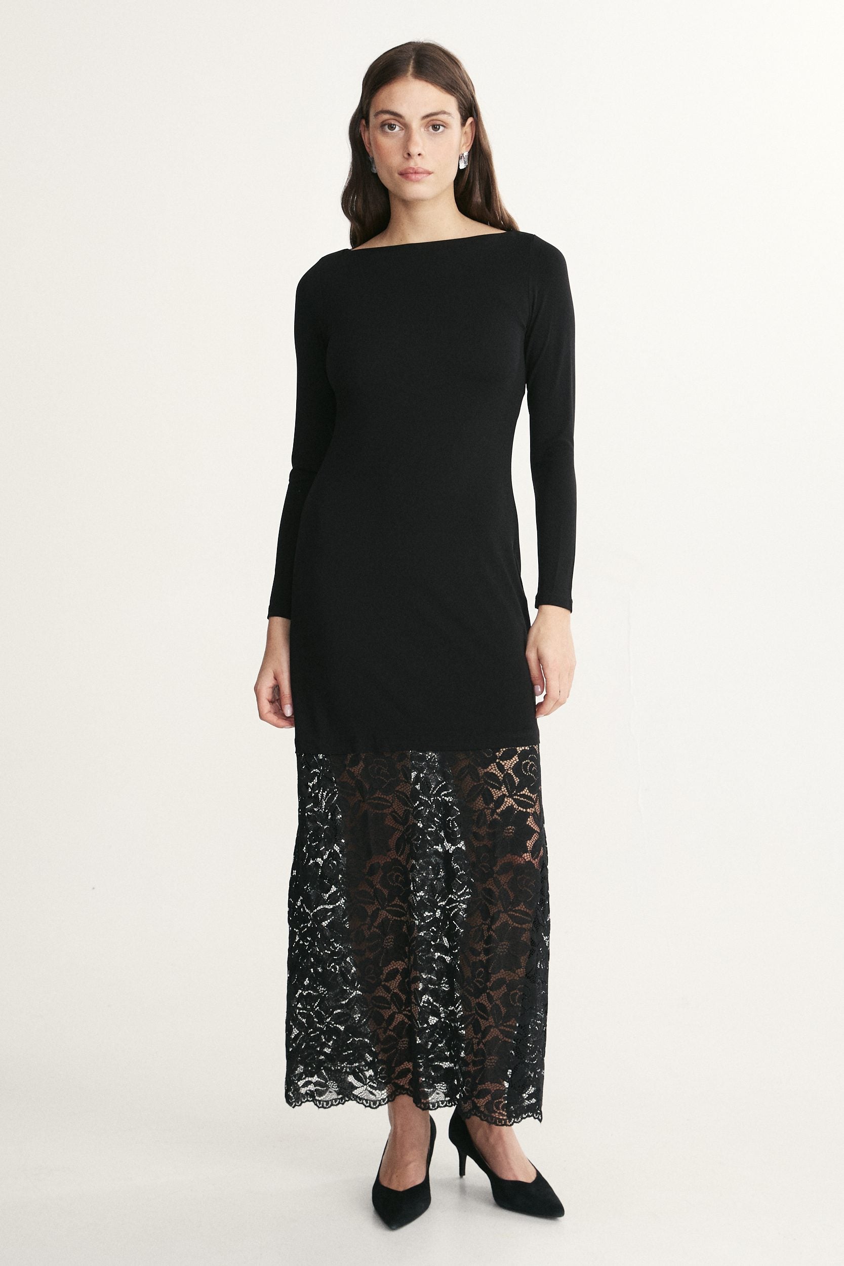 Boat neck dress with lace