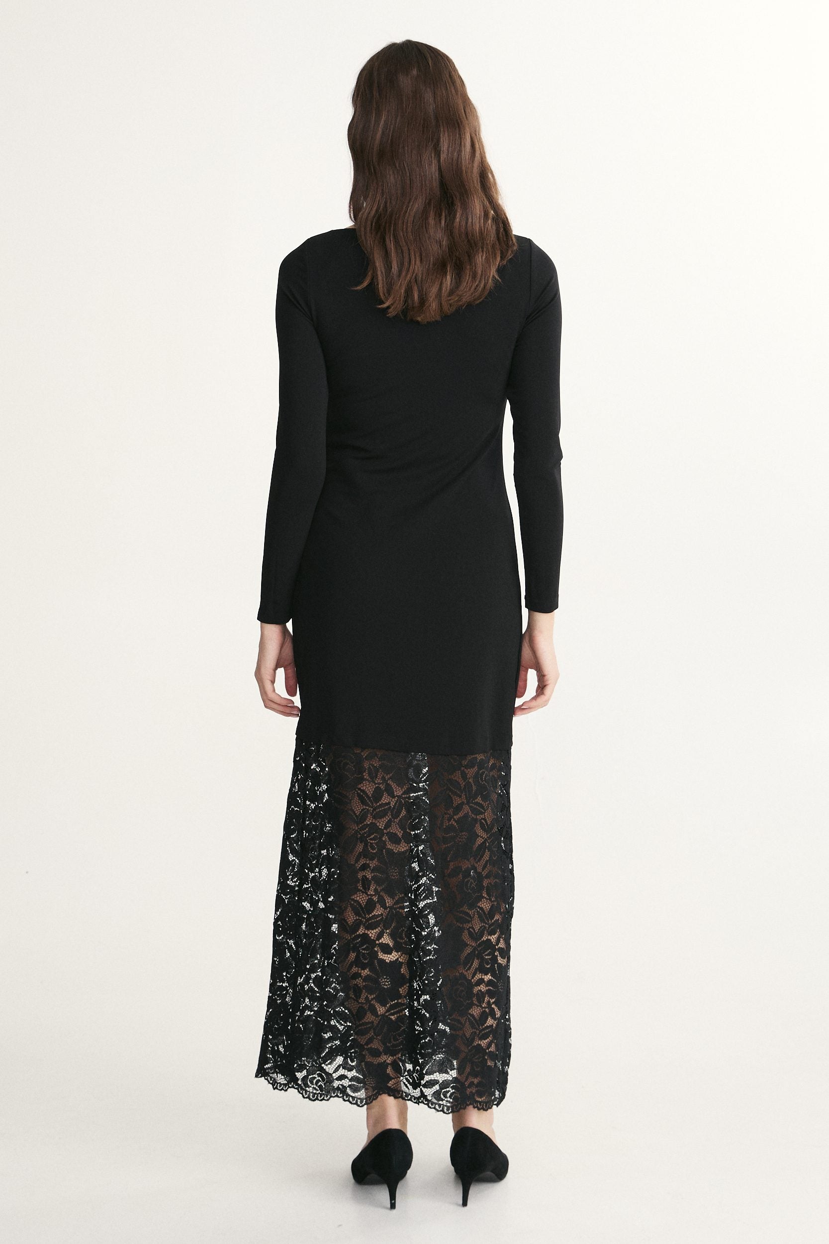 Boat neck dress with lace