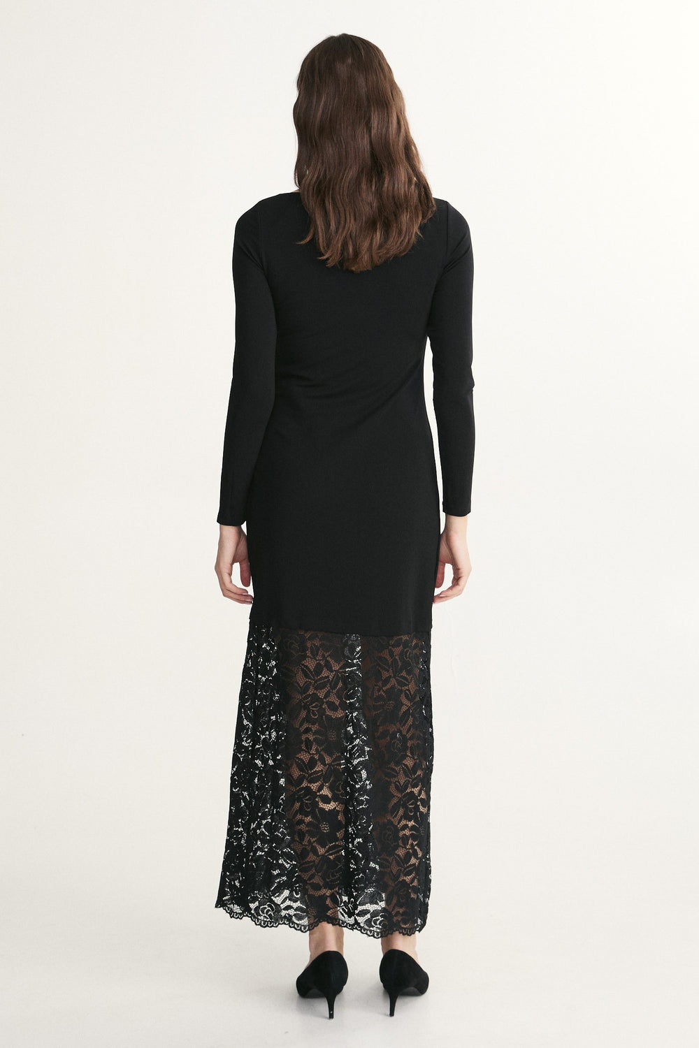 Boat neck dress with lace