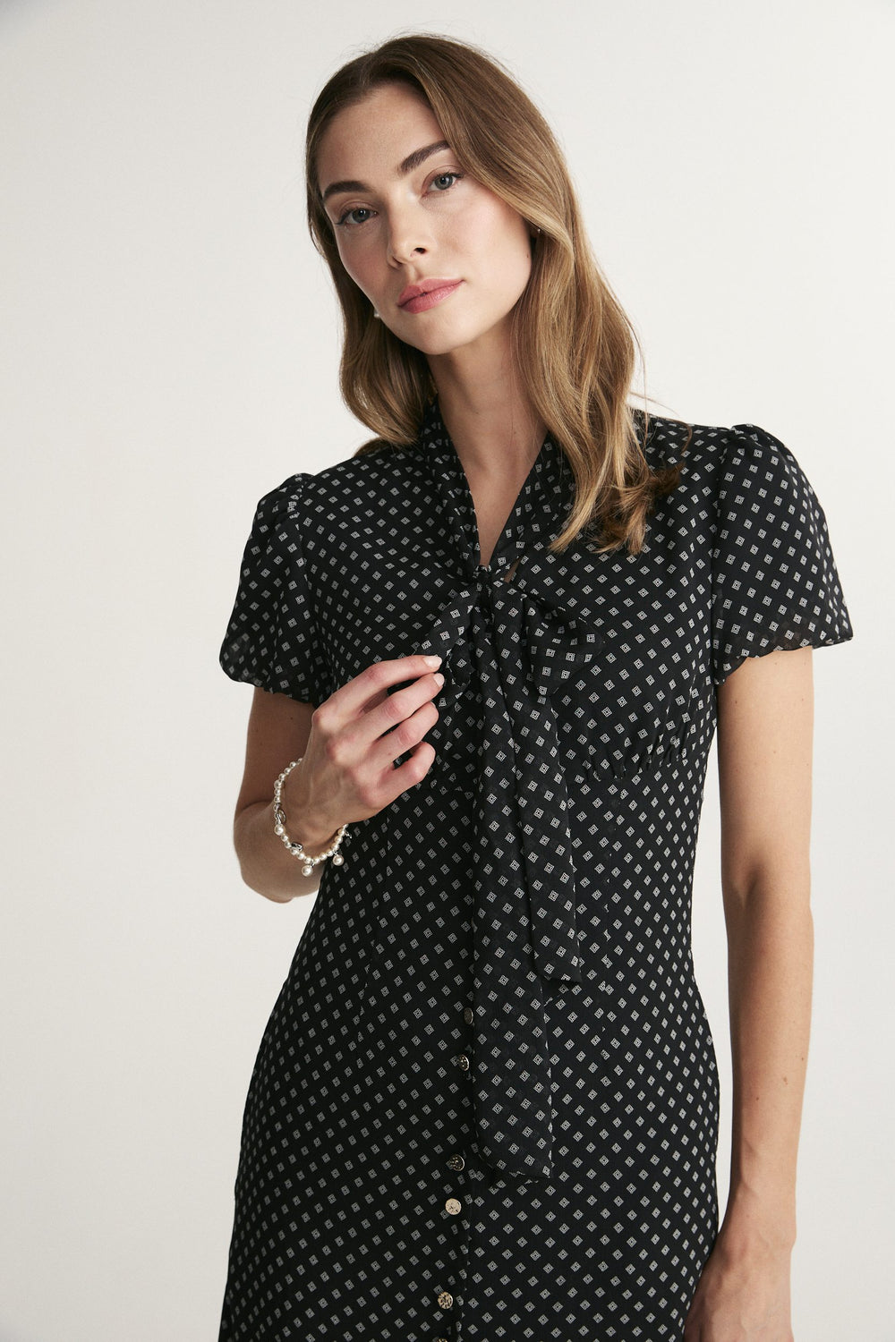 Robe à nœud sur le devant