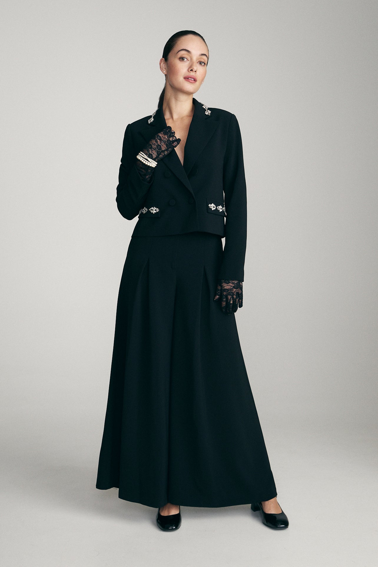 Veston à col orné de cristaux