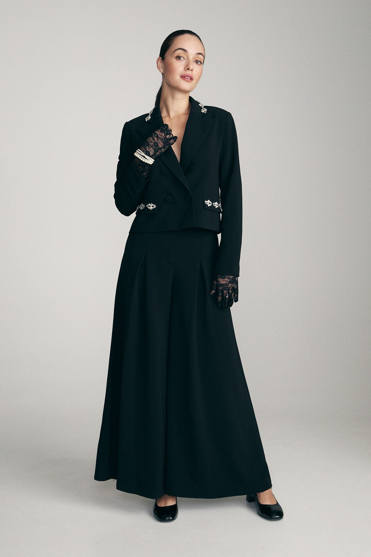 Veston à col orné de cristaux