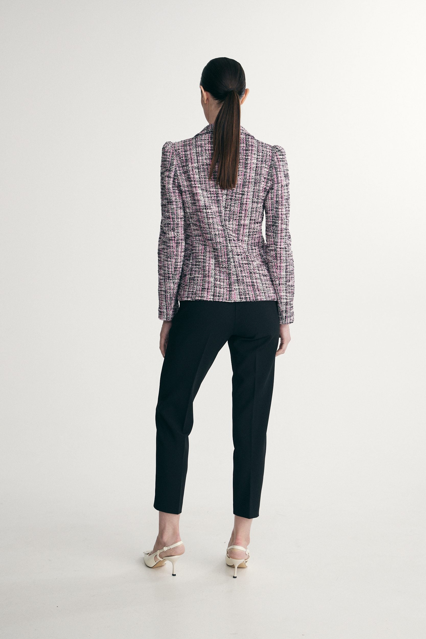 Fitted jacket with puffy sleeve